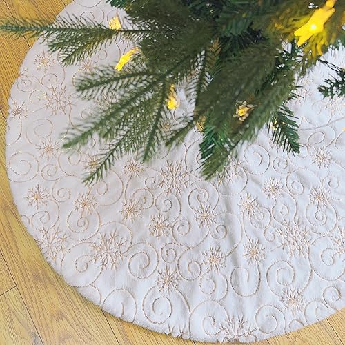 Vista 127 de Faldones de felpa para árbol de Navidad, 36 pulgadas, tapete de lujo de piel sintética blanca nevada con copos de nieve dorados para decoración