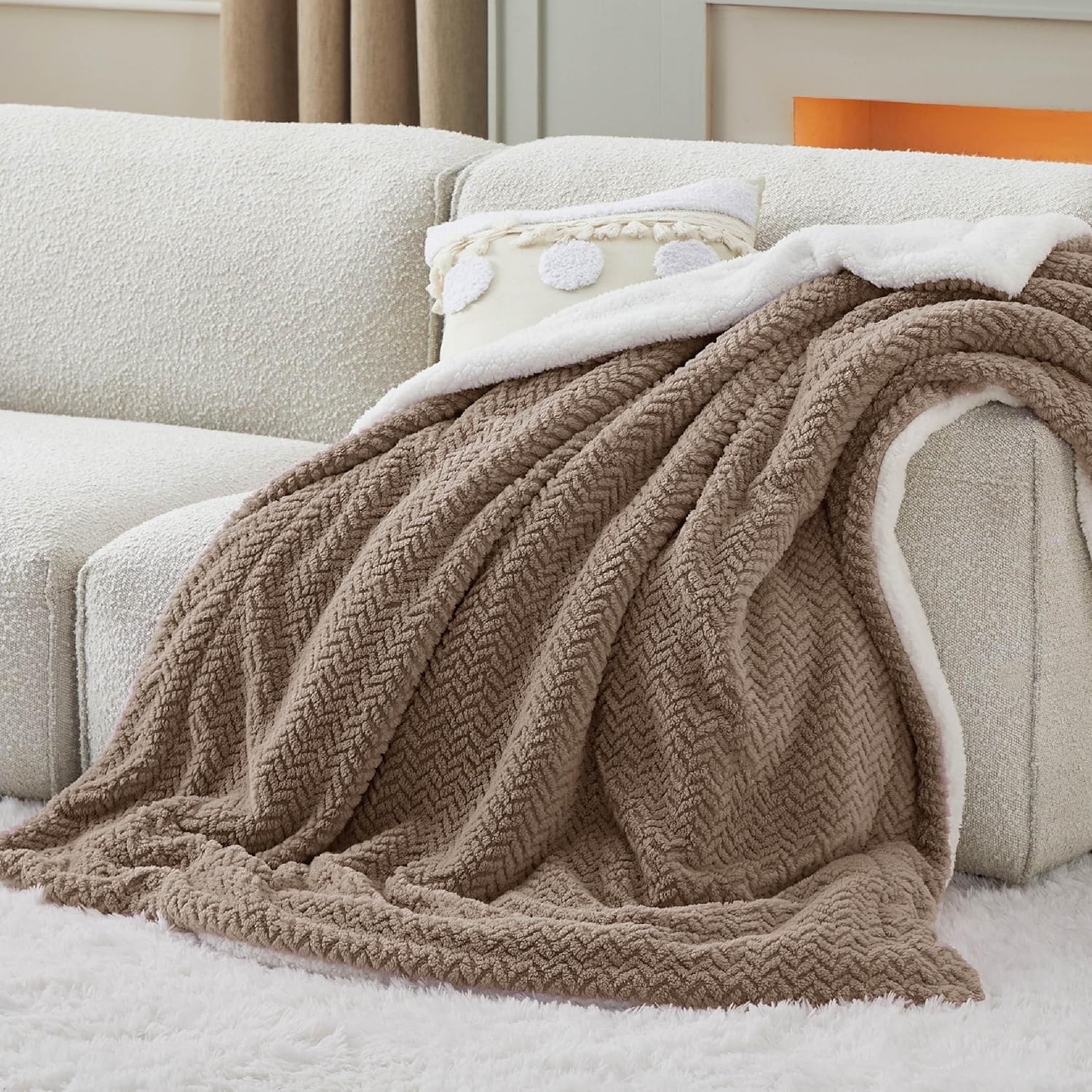 Bedsure Sherpa Fleece Twin Size Blanket for Bed - Herringbone Pattern Room Decor, Thick and Warm Blanket for Winter, GentleSoft Fuzzy Cozy Gifts for Women, Tan Brown, 60x80 Inches 01 - Tan Twin (60" x 80")