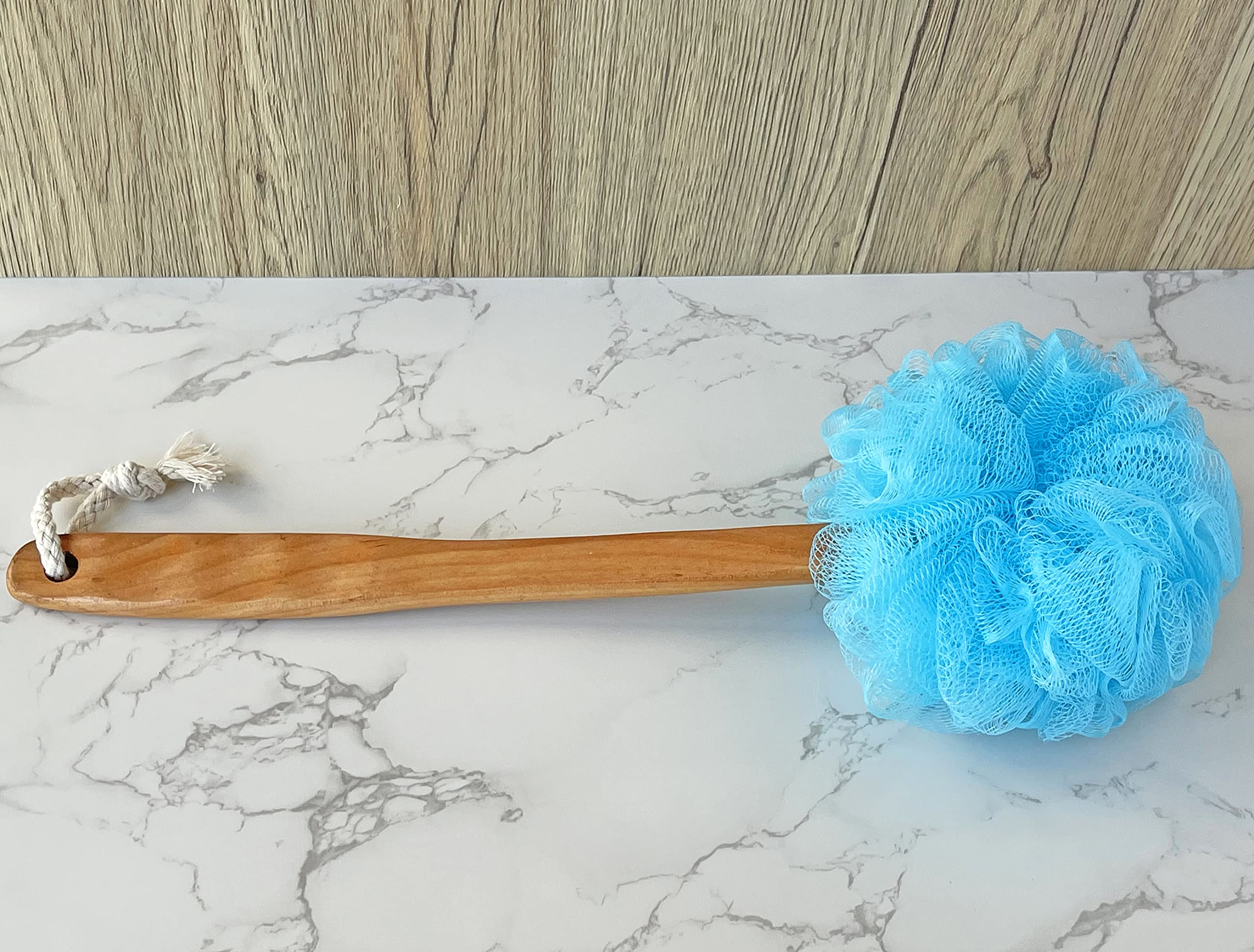 Luffa prysznicowa szczotka do ciała i pleców - złuszczająca szczotka do kąpieli Loofah Luffa na patyku - z długim drewnianym uchwytem szczotka do pleców dla mężczyzn i kobiet - łatwy dostęp do płynu