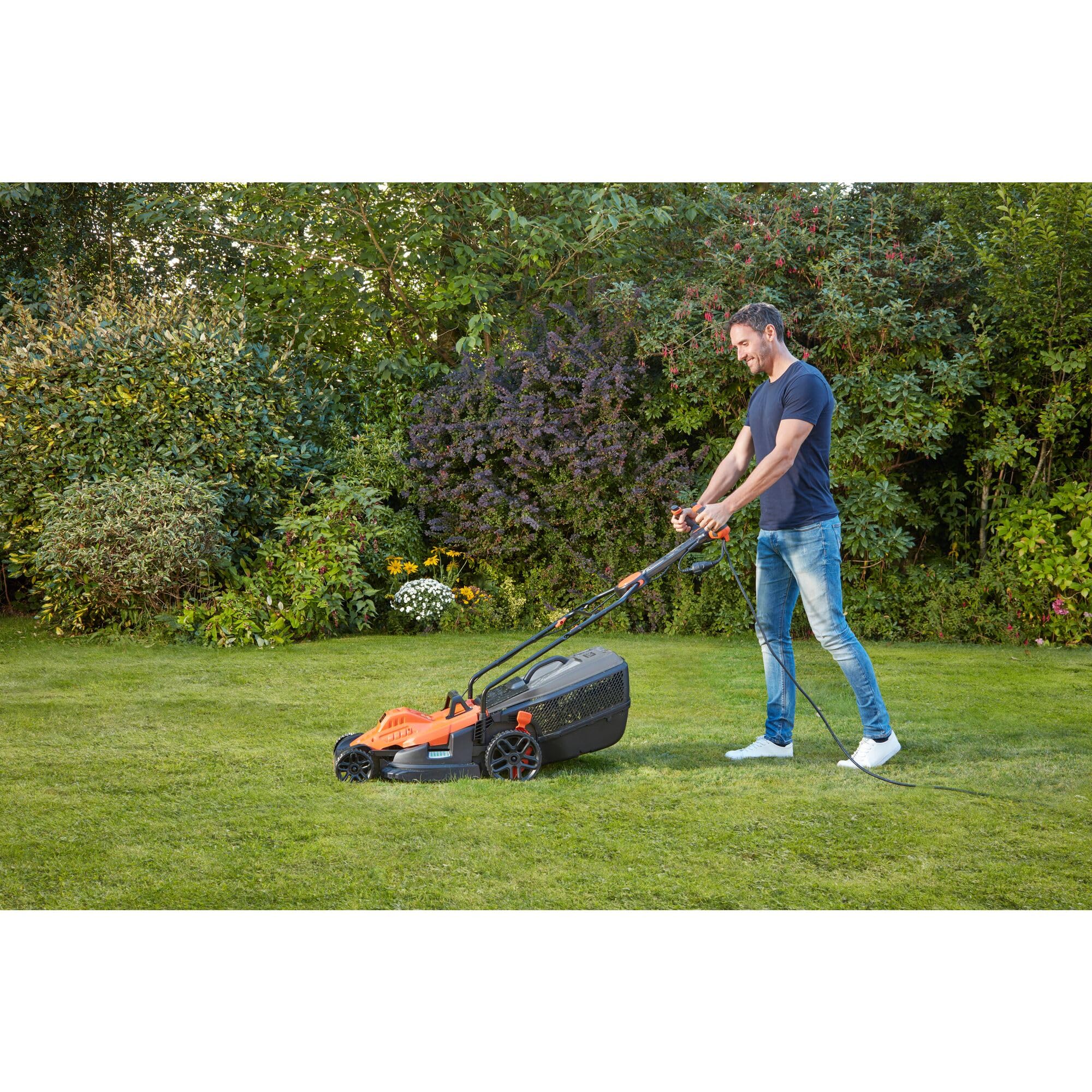 Image secondaire de Tondeuse Électrique BLACK+DECKER 1800W avec Poignée EASYSTEER 42 cm
