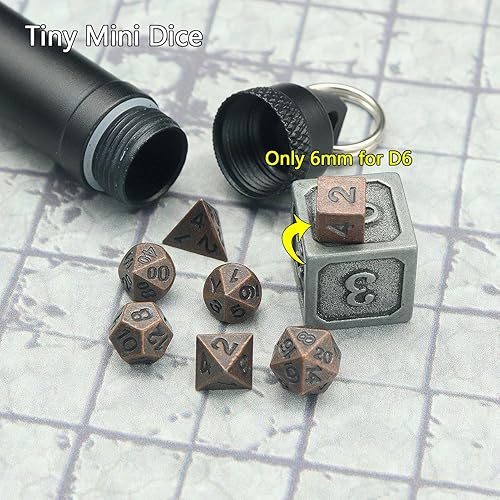 Miniatura 34 de PJOY Juego de dados pequeños DND con estuche de collar D20 hueco de bronce, llavero portátil de 7 piezas, llavero de bronce antiguo, juego de dados