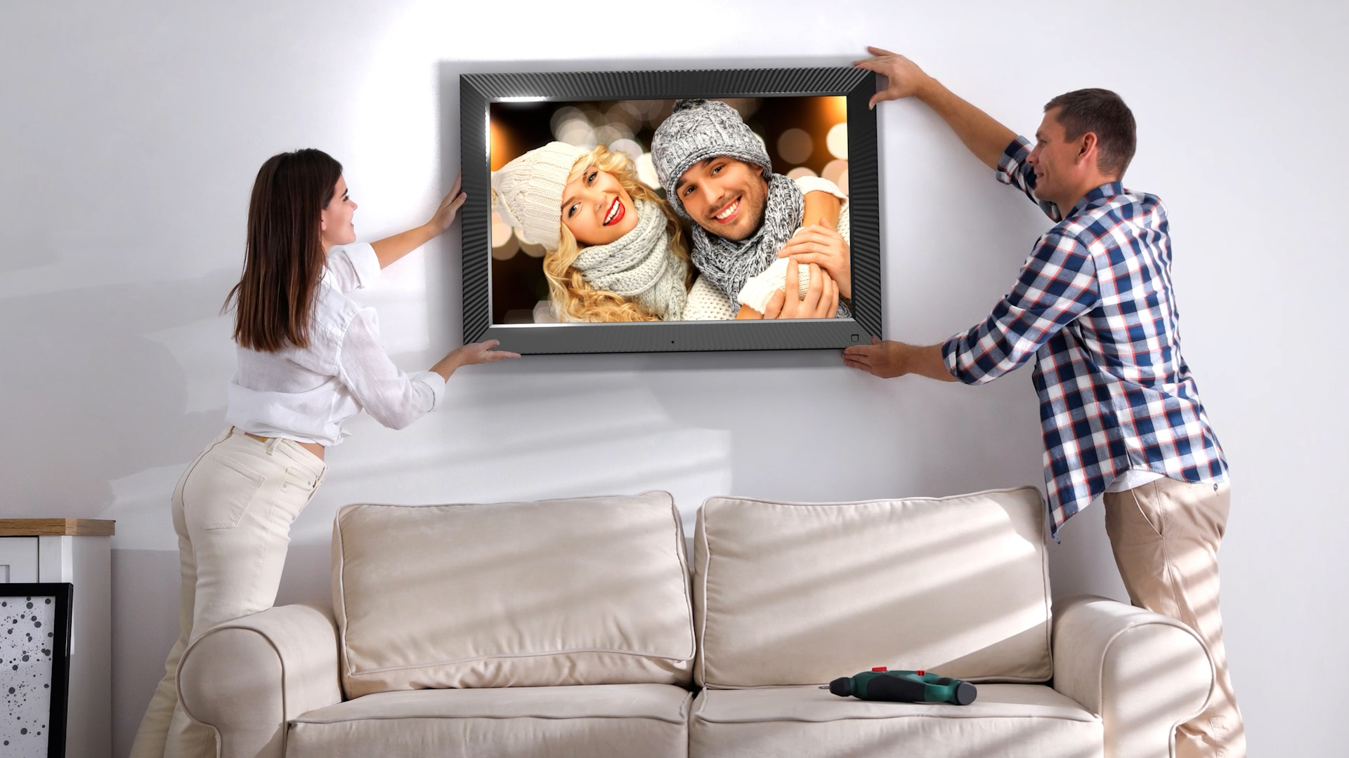 19 inch Large Digital Picture Frame Wall Mountable on Amazon Live
