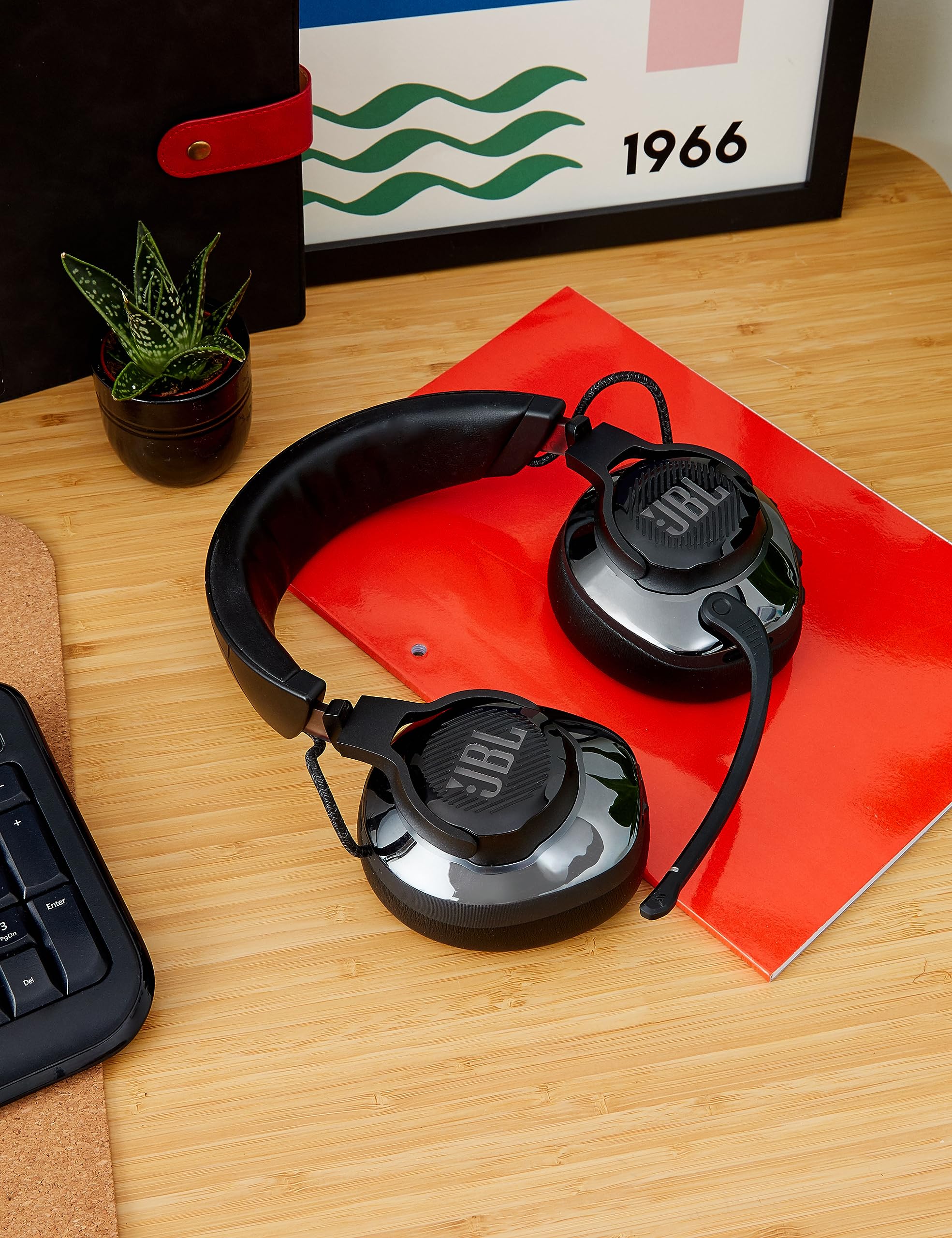 JBL Quantum 910 Casque de Gaming sans Fil avec Réduction de Bruit Active et Bluetooth, Batterie qui se Recharge en Cours d’Utilisation et Micro-tige, en Noir