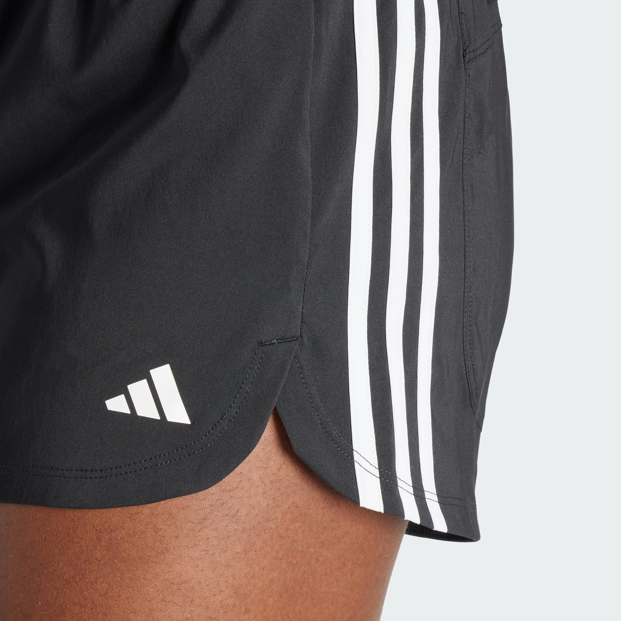 adidas Damen Pacer Training 3-Stripes Woven High-Rise Shorts, Black/White, S 5 inch