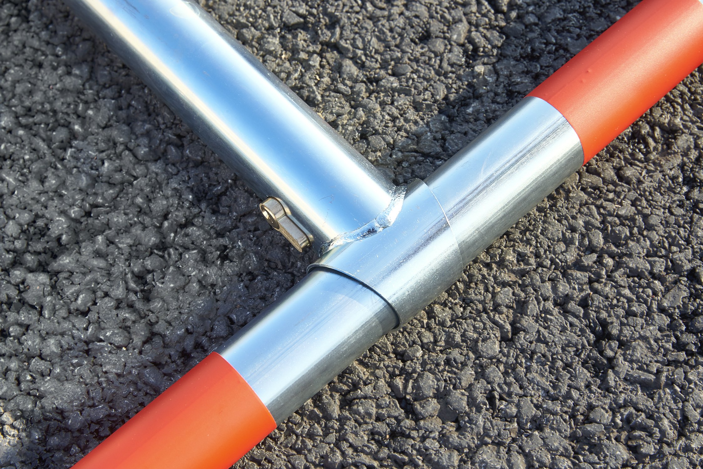 Mottez B301C Barrière de parking « spécial macadam », Gris