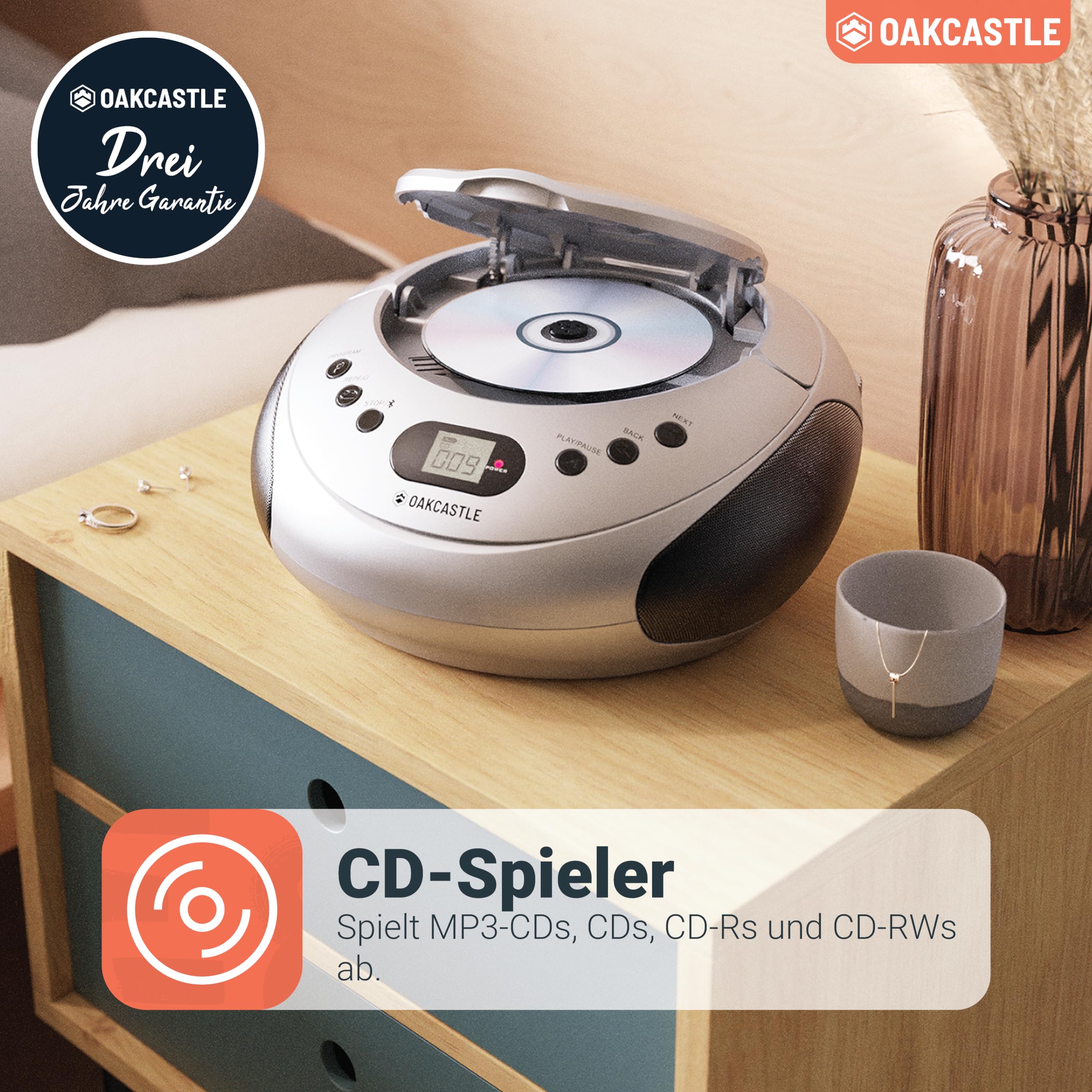 OAKCASTLE CD250 Tragbar Bluetooth Boombox | Einfache Kontrollen CD Player fur Kinder | Tragbare CD Spieler mit FM Radio, 30 Radiovoreinstellungen, LED-Anzeige & Kopfhörerbuchse (Silber)