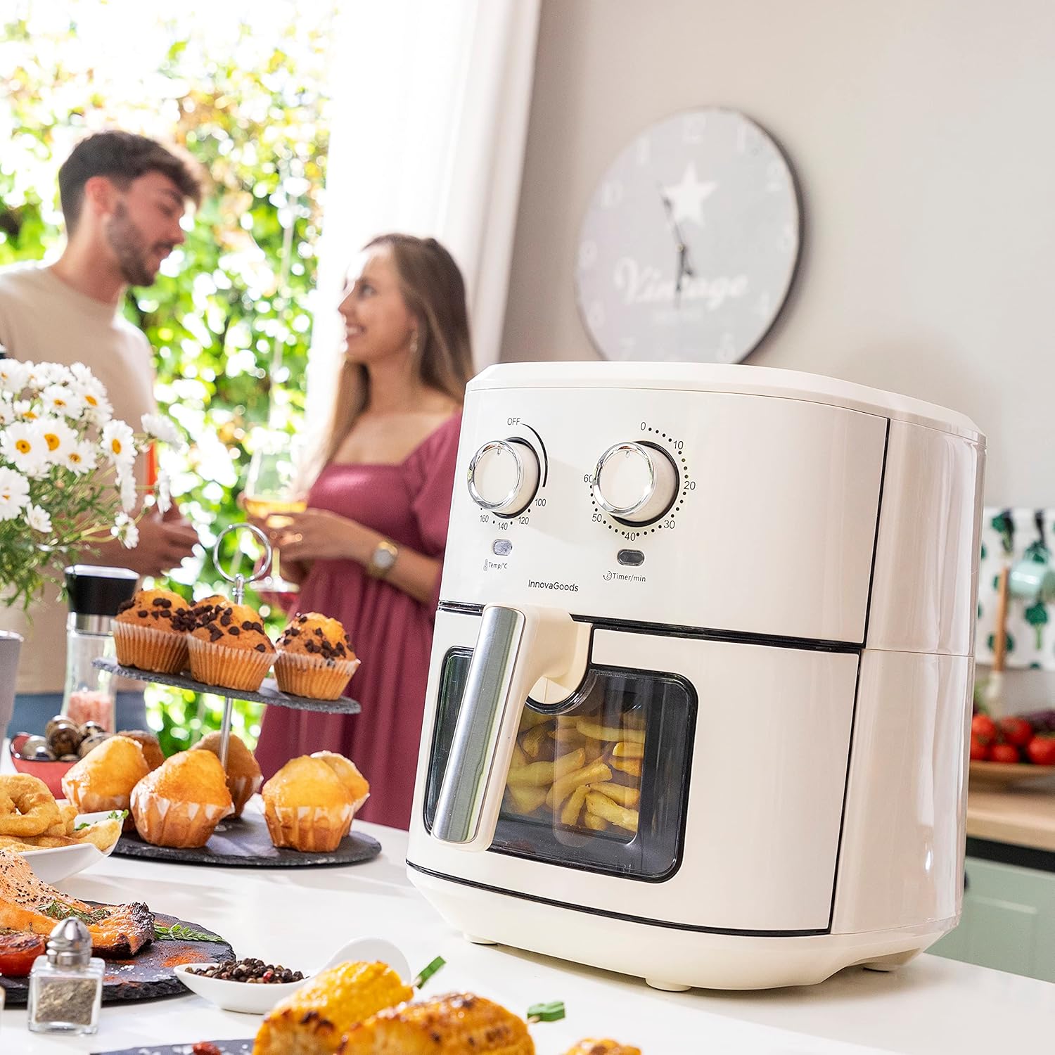 InnovaGoods® friggitrice ad aria 6,5 litri Vintage, friggitrice ad aria 1700W con +100 ricette in IT friggitrice ad aria con finestra, cestello antiaderente, timer e flusso daria a 360° Colore crema InnovaGoods® friggitrice ad aria 6,5 litri Vintage, friggitrice ad aria 1700W con +100 ricette in IT friggitrice ad aria con finestra, cestello antiaderente, timer e flusso daria a 360° Colore crema