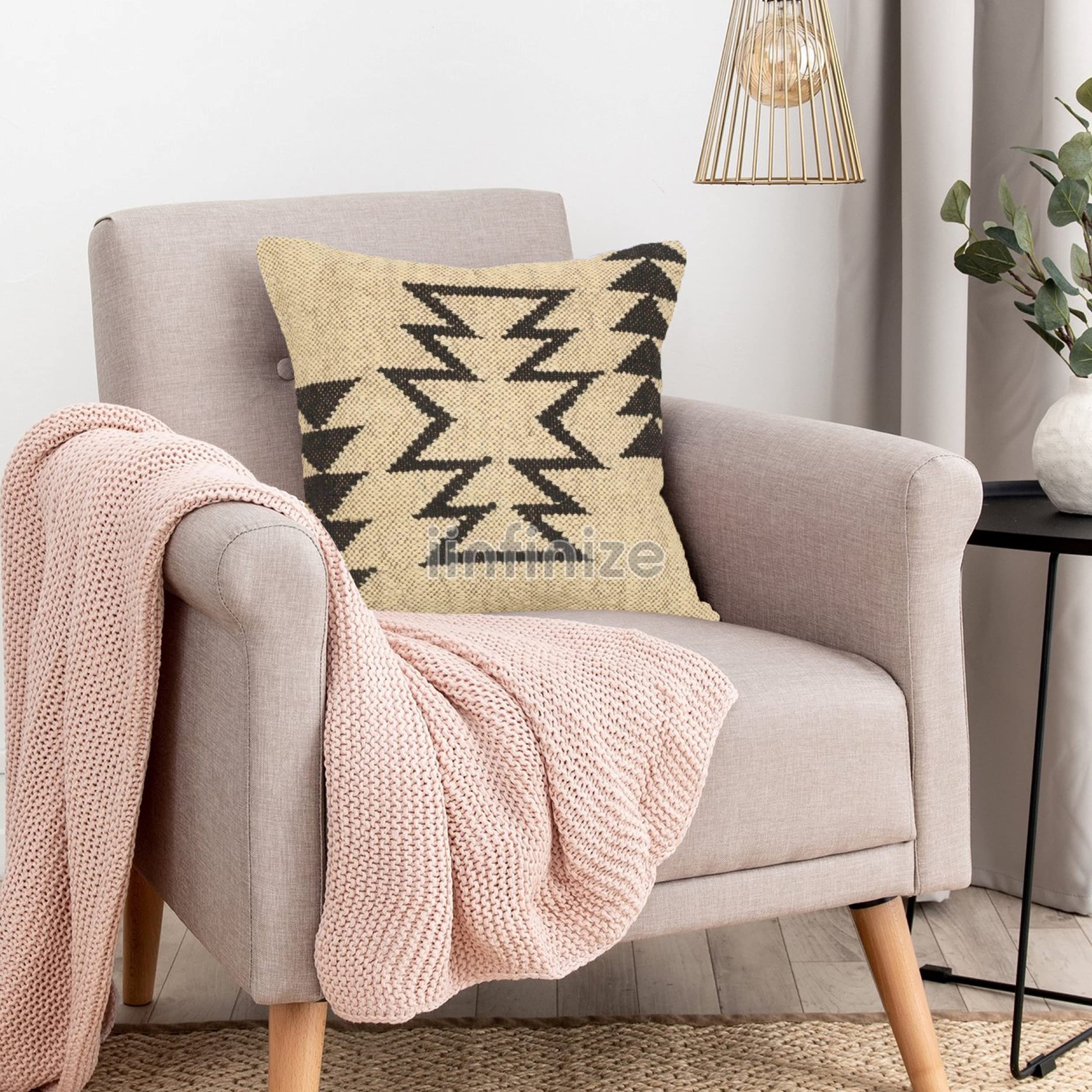 Housse de coussin en jute naturelle et laine douceur d'un intérieur cosy