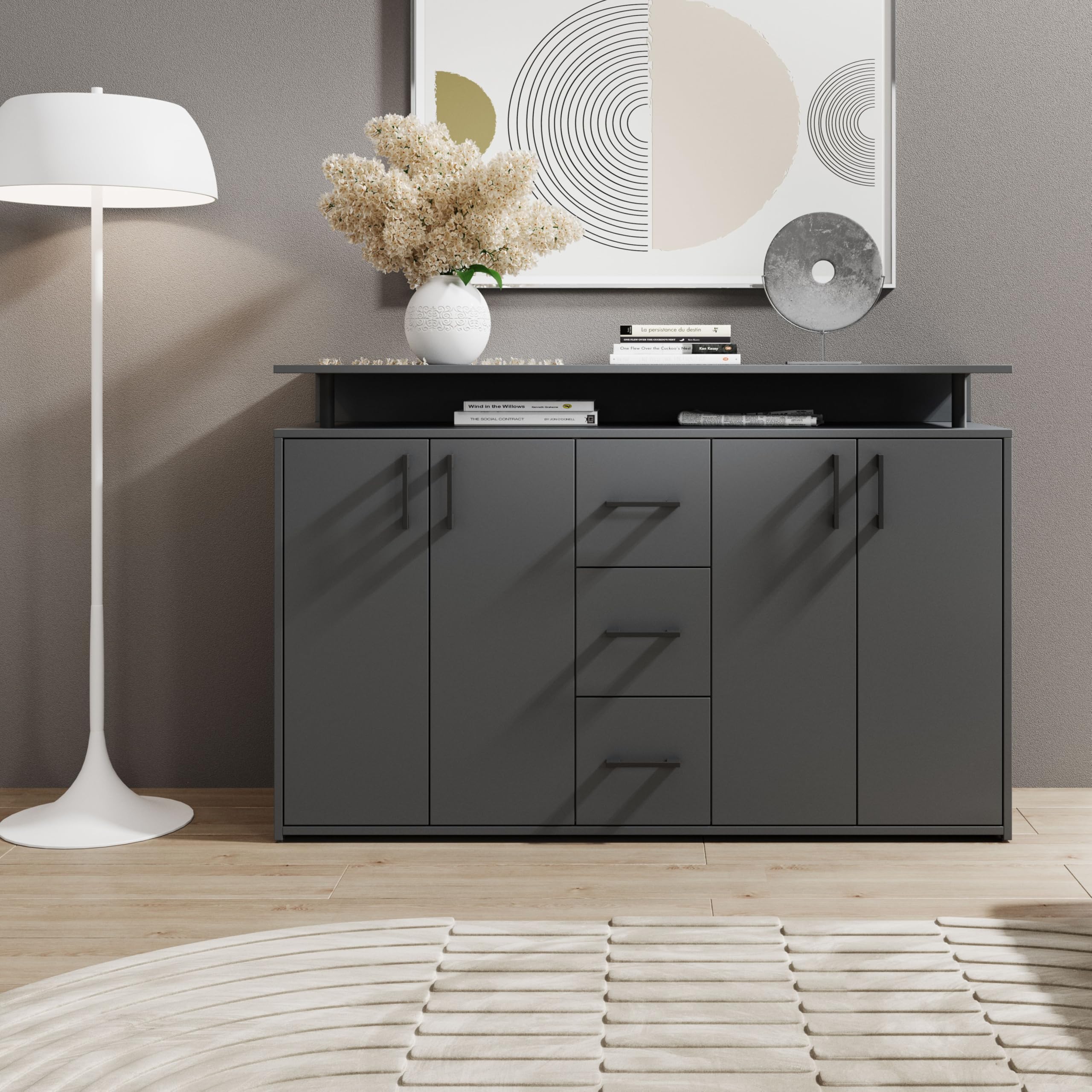 Drift Highboard mit Ablage in Anthrazit - Moderner Wohnzimmerschrank mit Schubladen und viel Stauraum für Ihren Wohnbereich - 139 x 90 x 34 cm (B/H/T) | Wohnzimmerschrank mit 4 Türen, 3 Schubladen, offenem Fach, melaminbeschichtete Oberfläche und viel Sta