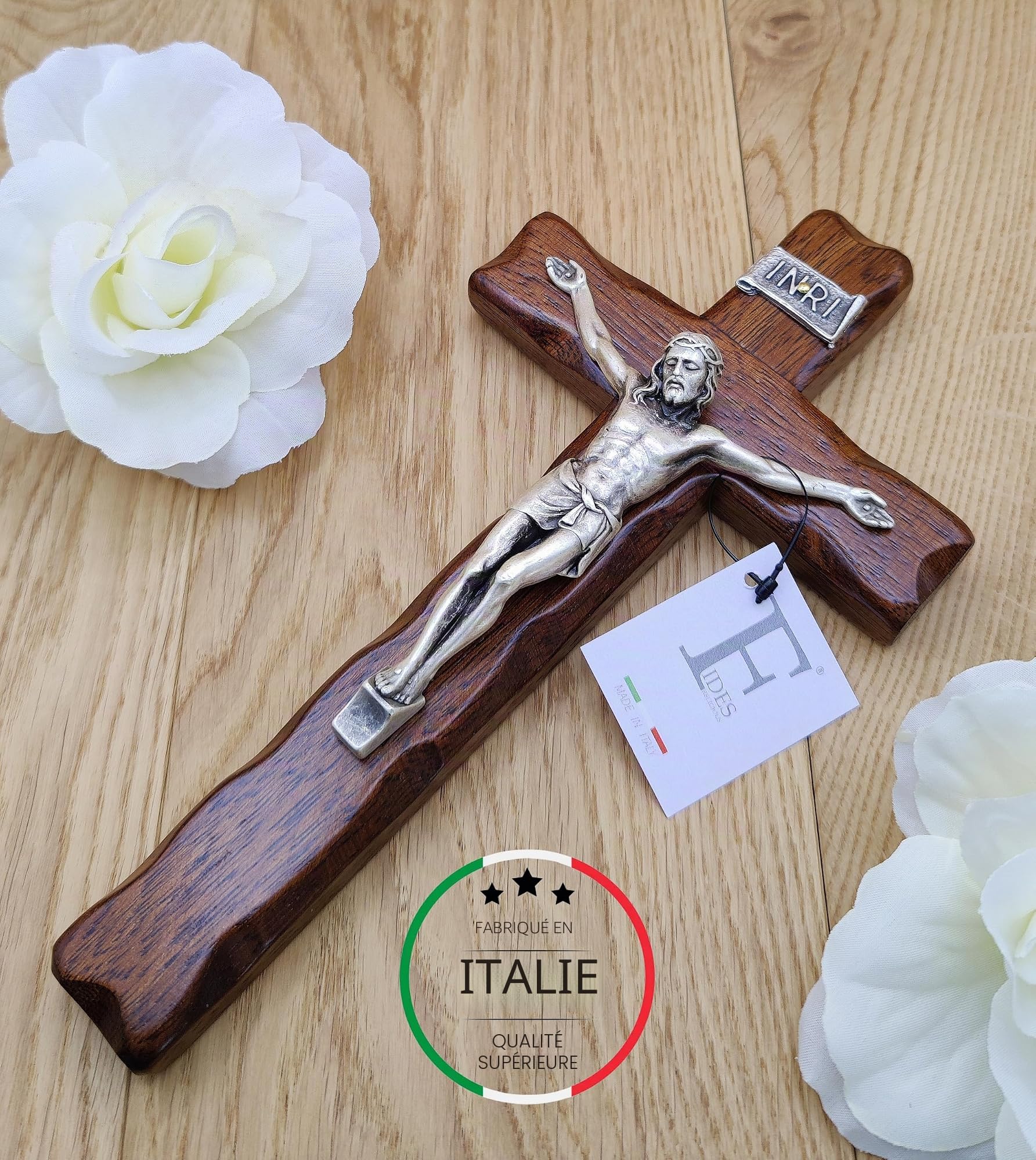 Crucifix mural en bois avec Christ argenté, fabriqué en Ombrie, Italie, 25 x 14 cm