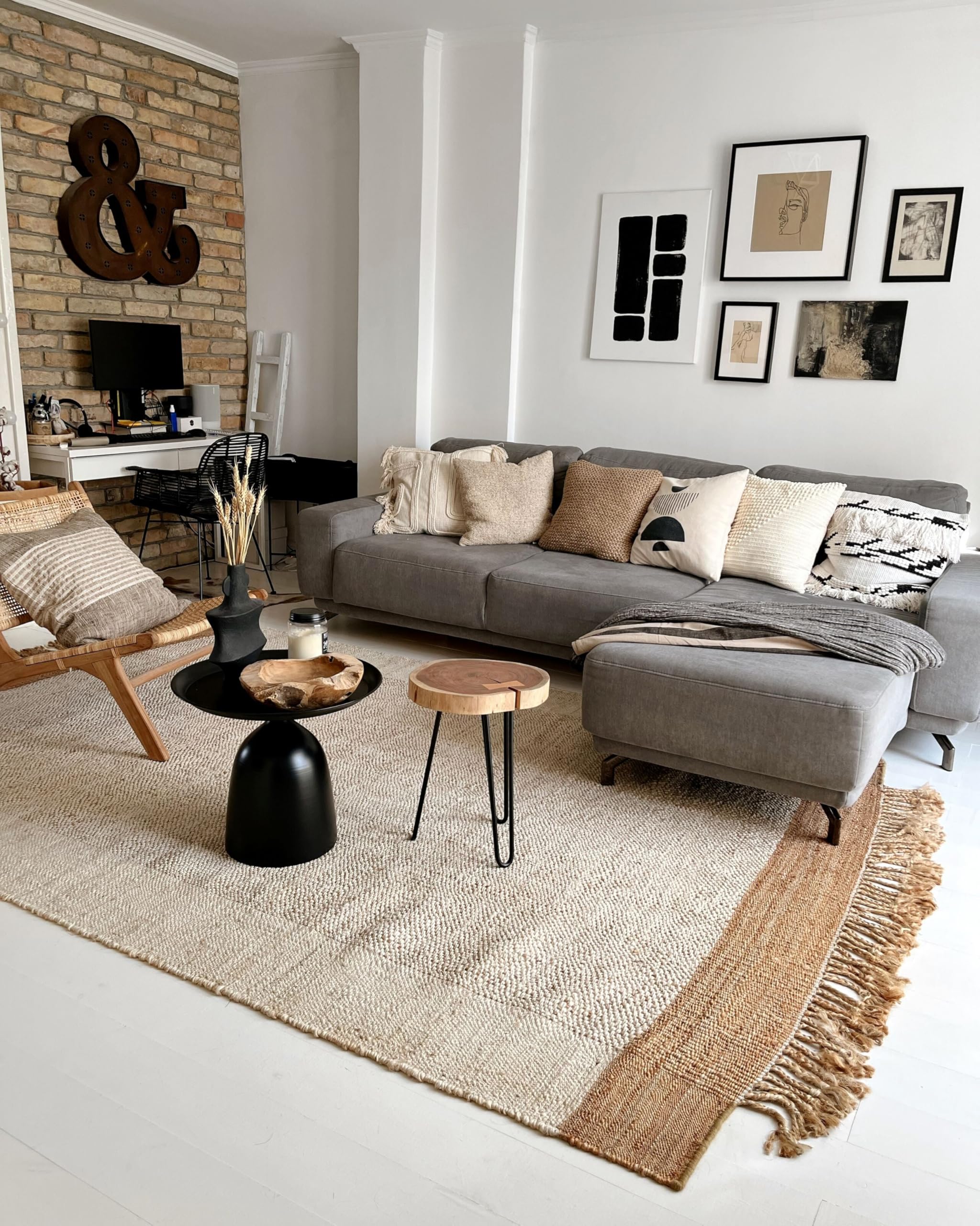 Beliani Conjunto de 2 Cojines Decorativos con diseño Elegante 45 x 45 cm Accesorio Beige Claro Pellaea