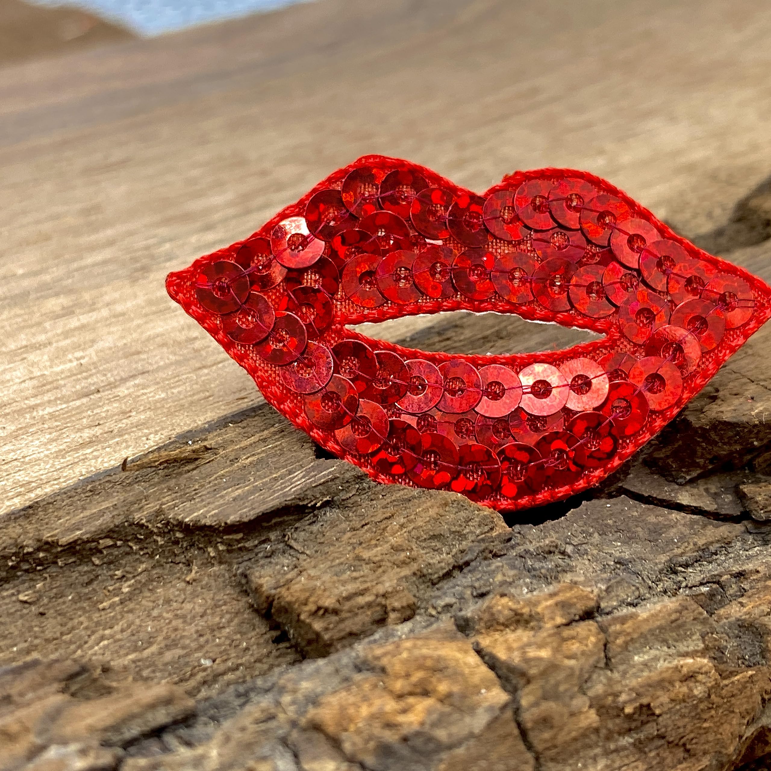20 Patchs Strass Lèvres Rouges - Appliques Thermocollantes Ou à Coudre - Déco Vêtements Jeans Chapeau - Taille ~6x2.7 Cm