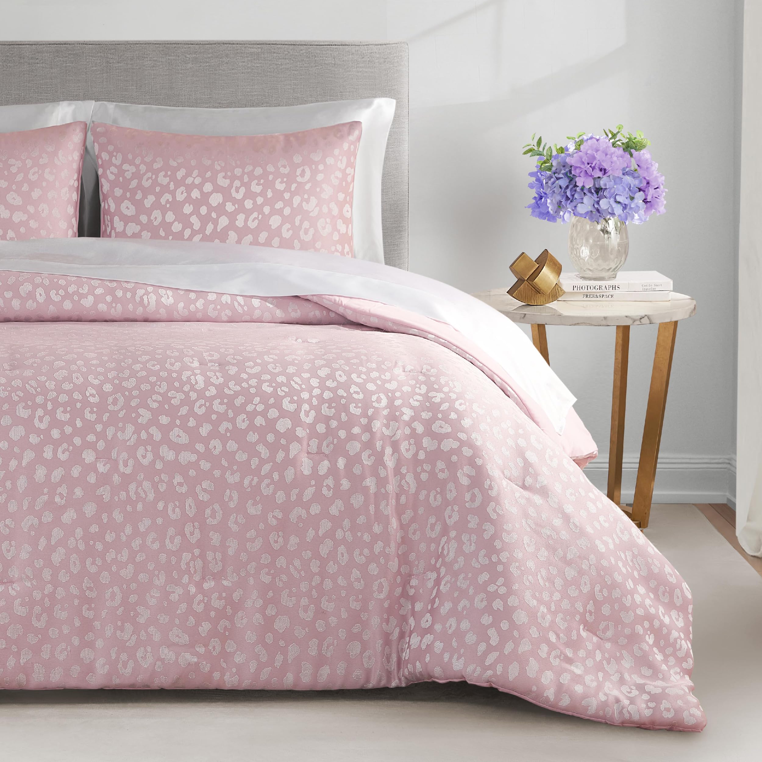 Amazon.com: Juicy Couture Pink Sparkle Cheetah Jacquard Twin