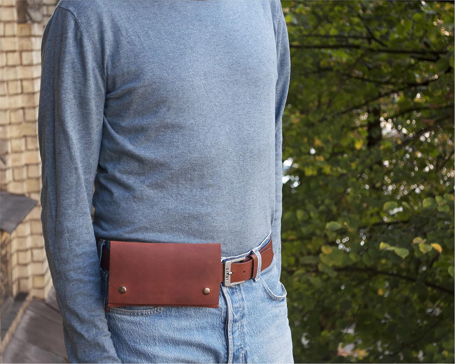 Bovine Leather Holster Belt Bag for iPhone 16 Pro Max. Case Cover with Card Pocket and Belt Loop.