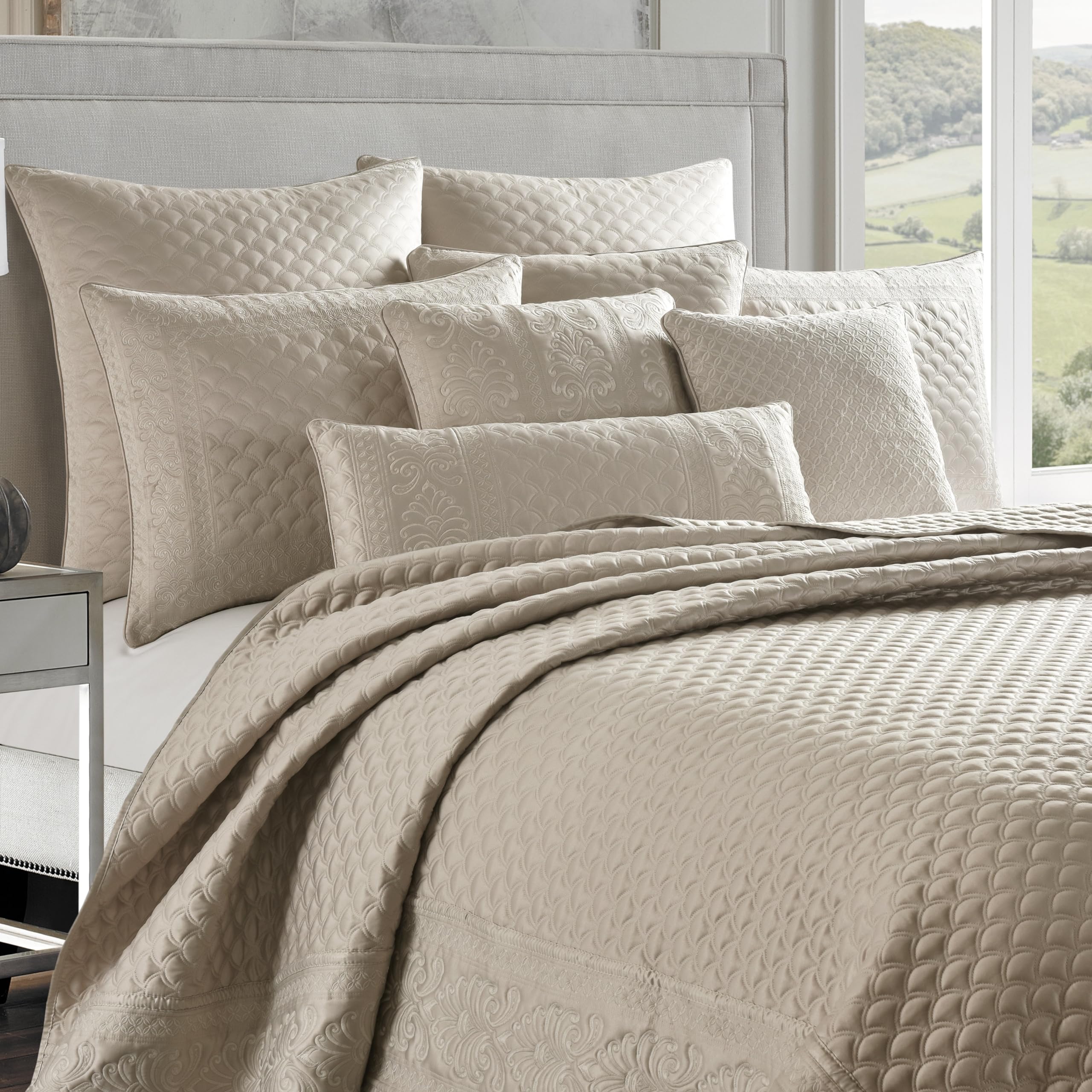 Five Queens Court Lincoln Full/Queen Coverlet, Pearl, 90X90