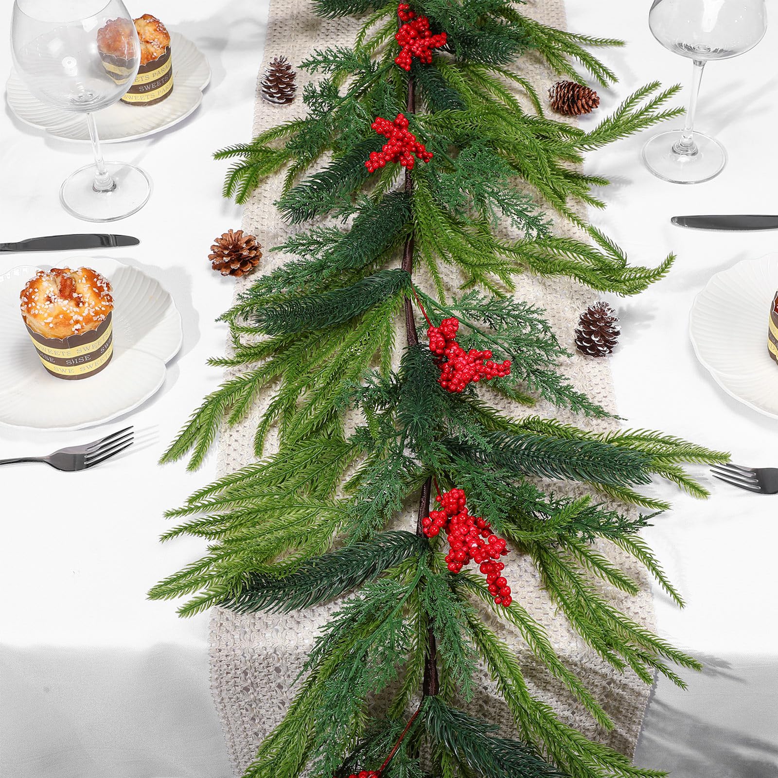 Wavwavw Guirnalda de pino artificial de Norfolk de 9 pies, guirnalda de cedro de invierno, guirnalda de Navidad para Navidad, invierno, hogar, oficina, chimenea, centro de mesa (bayas rojas)