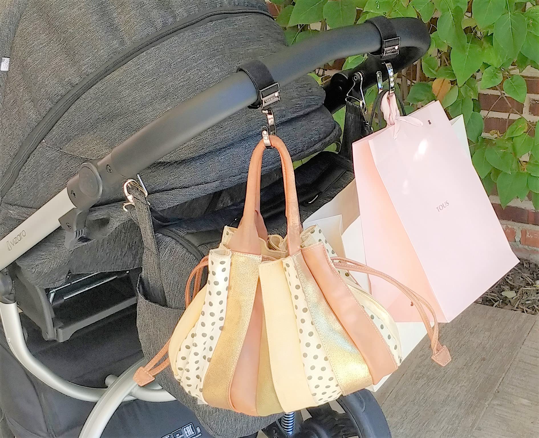 Vizaro Luxury Kinderwagenhaken - 2 Stück - Zum Aufhängen von Taschen, Rucksäcken usw. -Schwarzes Kunstlederband mit hoher Widerstandsfähigkeit bis zu 15 kg - 360° - Eleganter geschlossener Ring
