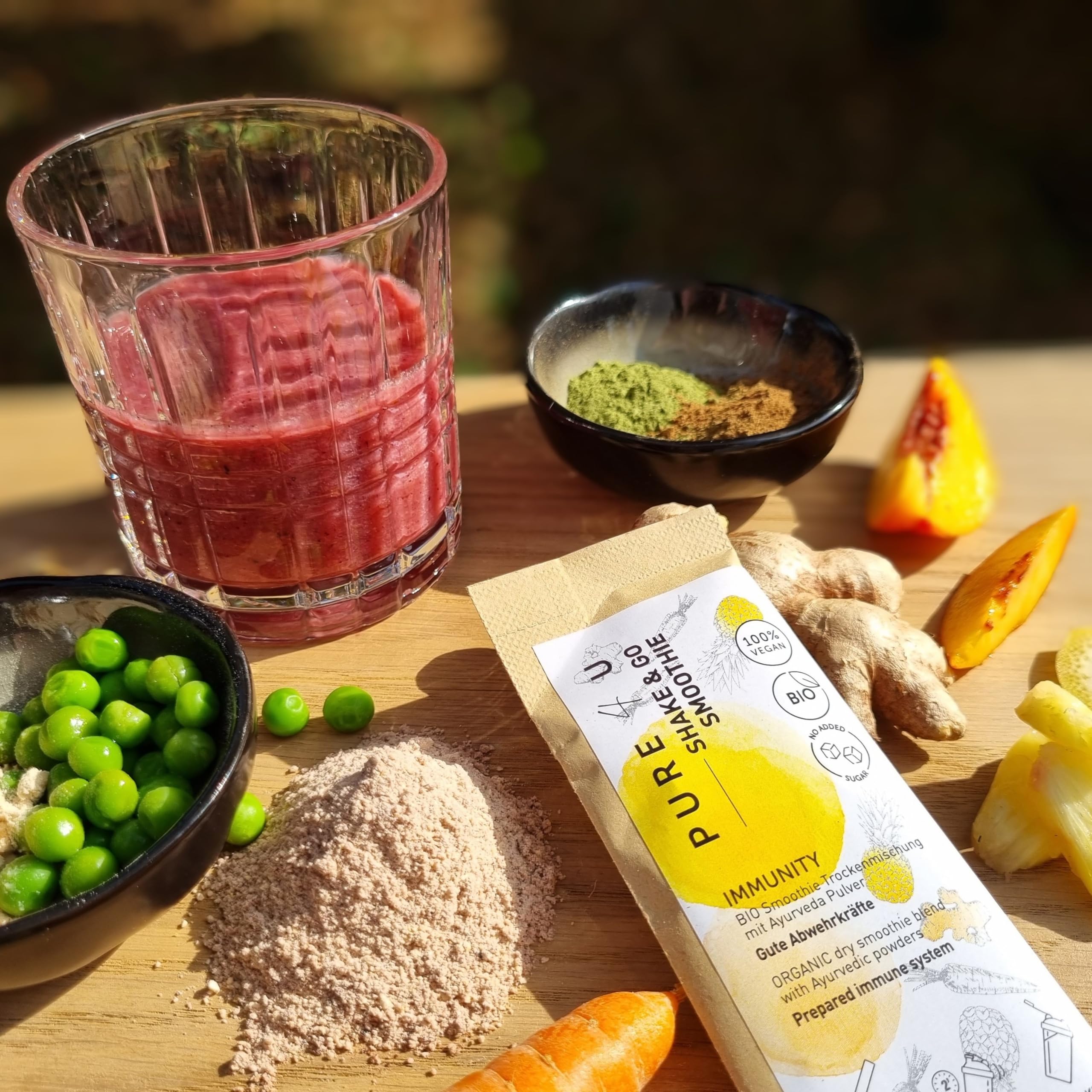 PURE4U BIO Immuno Vital Paket (4x Immunity, 4x Vitality) | 8x To Go Smoothie Shake Pulver | mit pflanzlichen Proteinen und Ayurveda | Ohne Zuckerzusatz | Leichte Zubereitung ohne Mixer