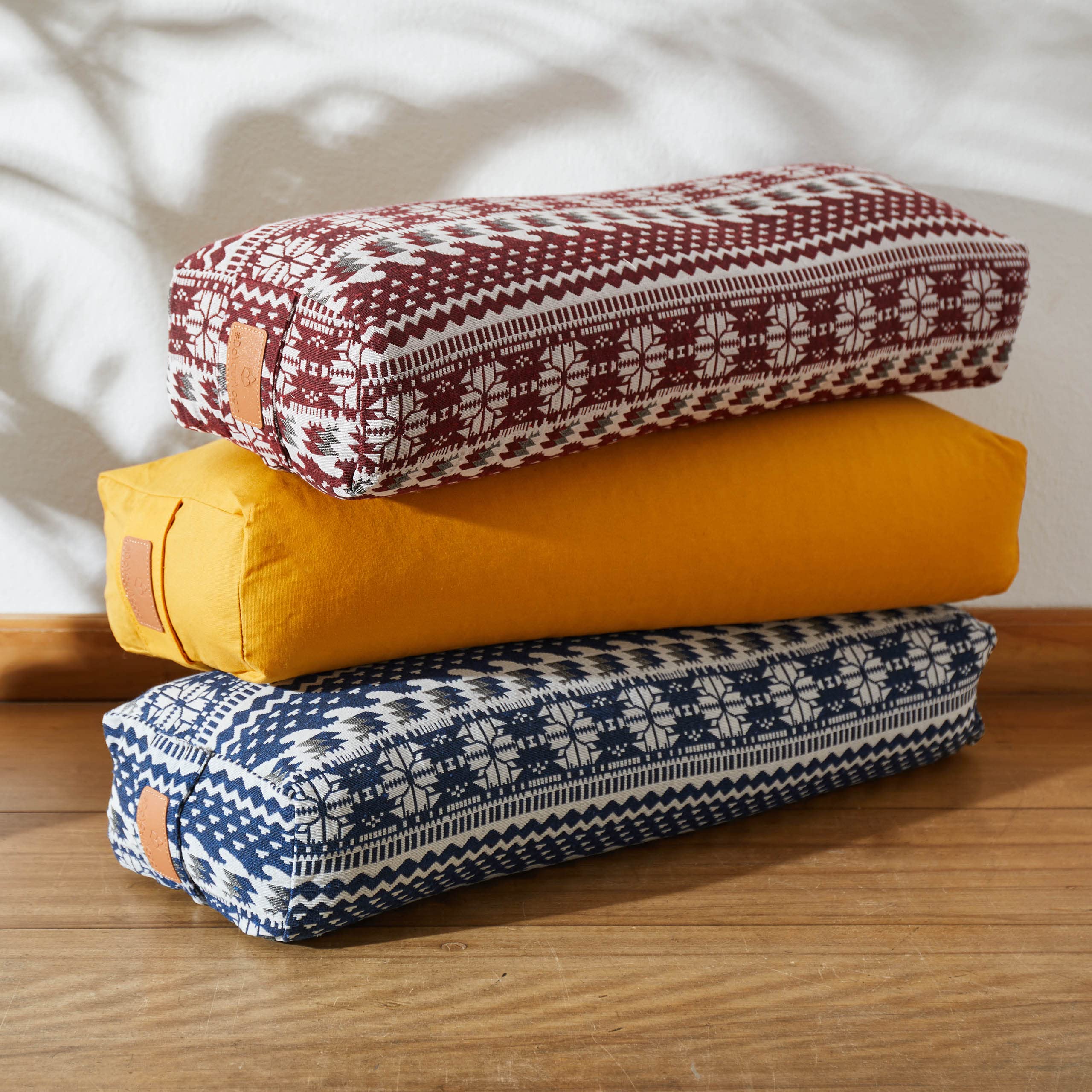 Bolster yoga angolare »Paravati« con pula di farro bio/ Lung. ca 67cm e ca. 13cm Altezza - ideale come cuscino yoga/cuscino zafu/cuscino meditazione/supporto meditazione. 100% cotone- marrone terra