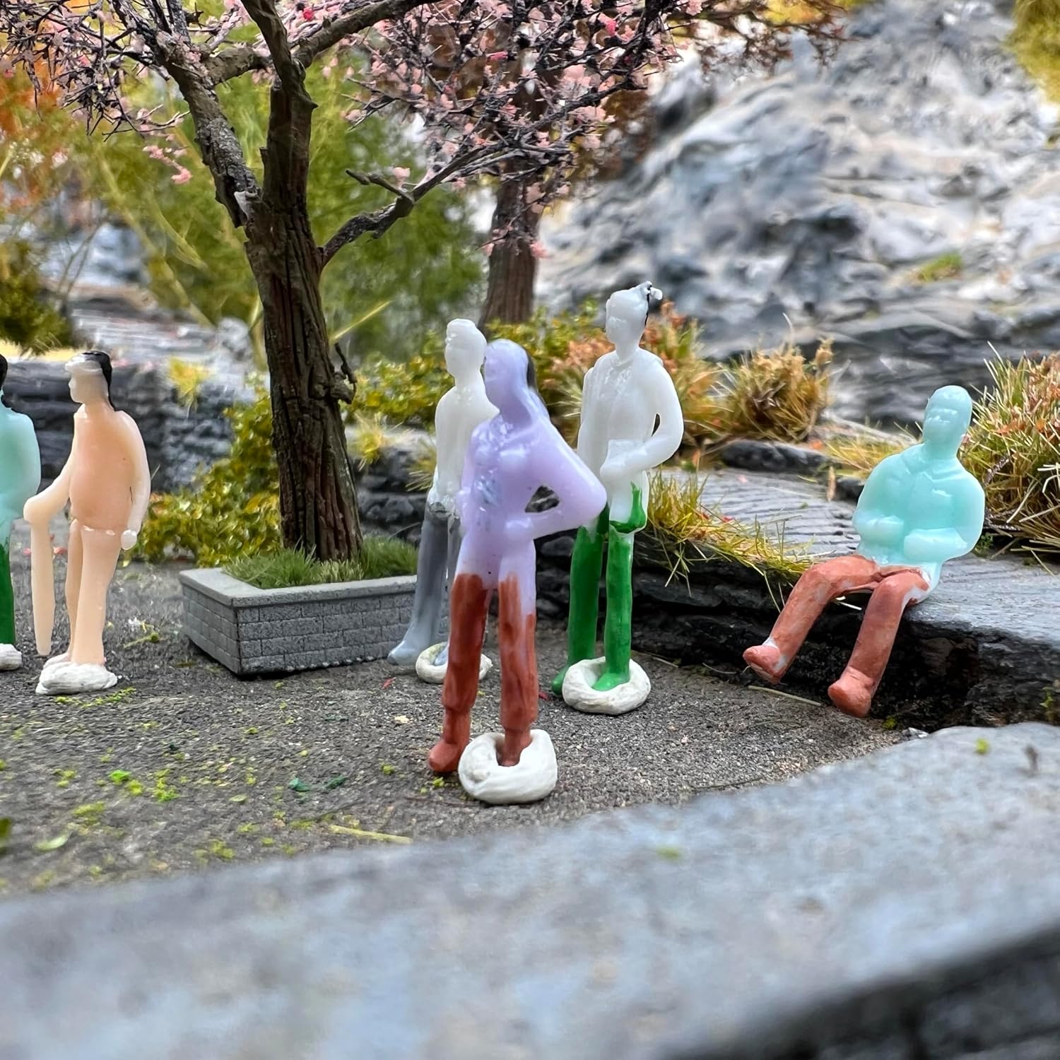 1:100 Scale Model Figures Miniature People Figurines with Painted Details, Assorted Poses and Styles for Model Train Layouts, Architectural Dioramas, Hobby Projects (Randomly Shipped) (100)