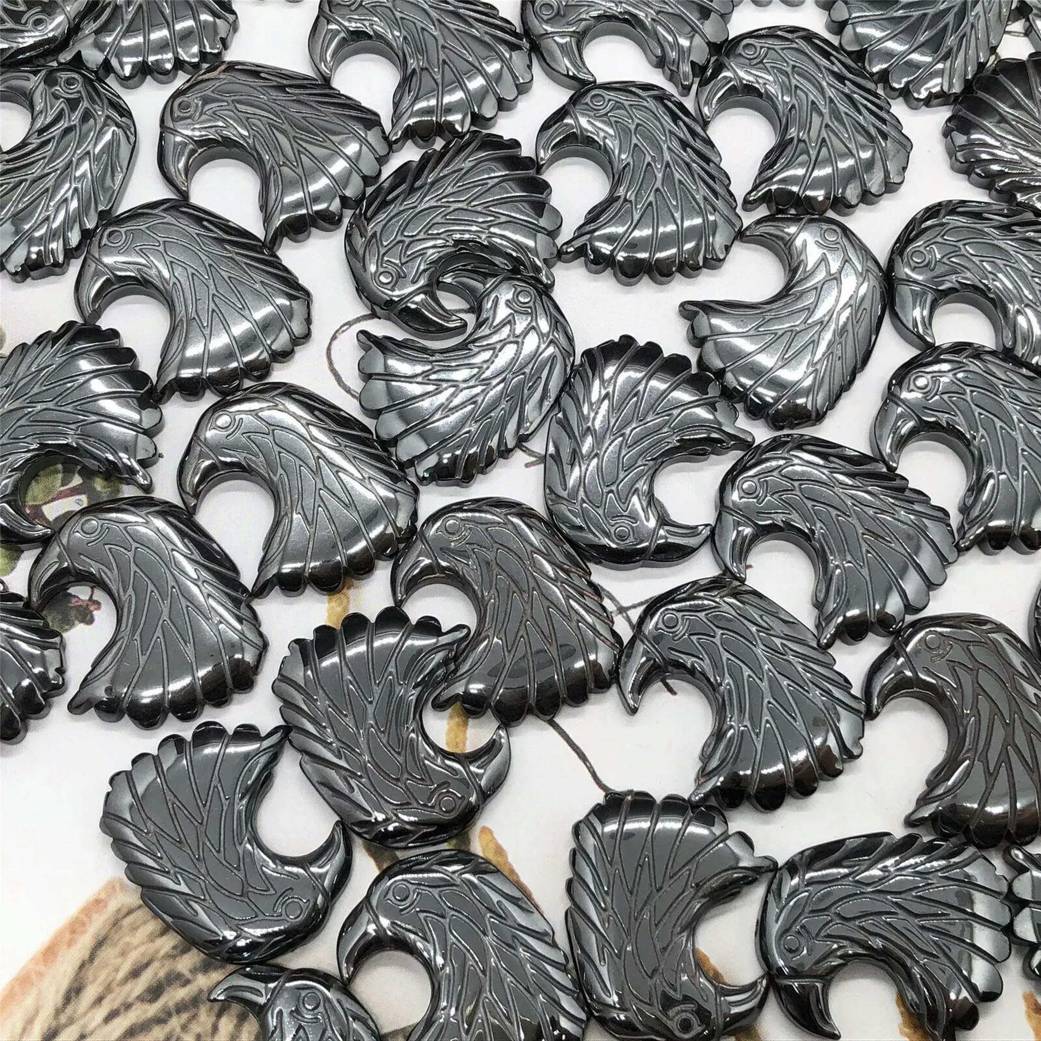 Pendentif en Pierre d'hématite noire sculptée : sublimez vos créations sans perles défectueuses
