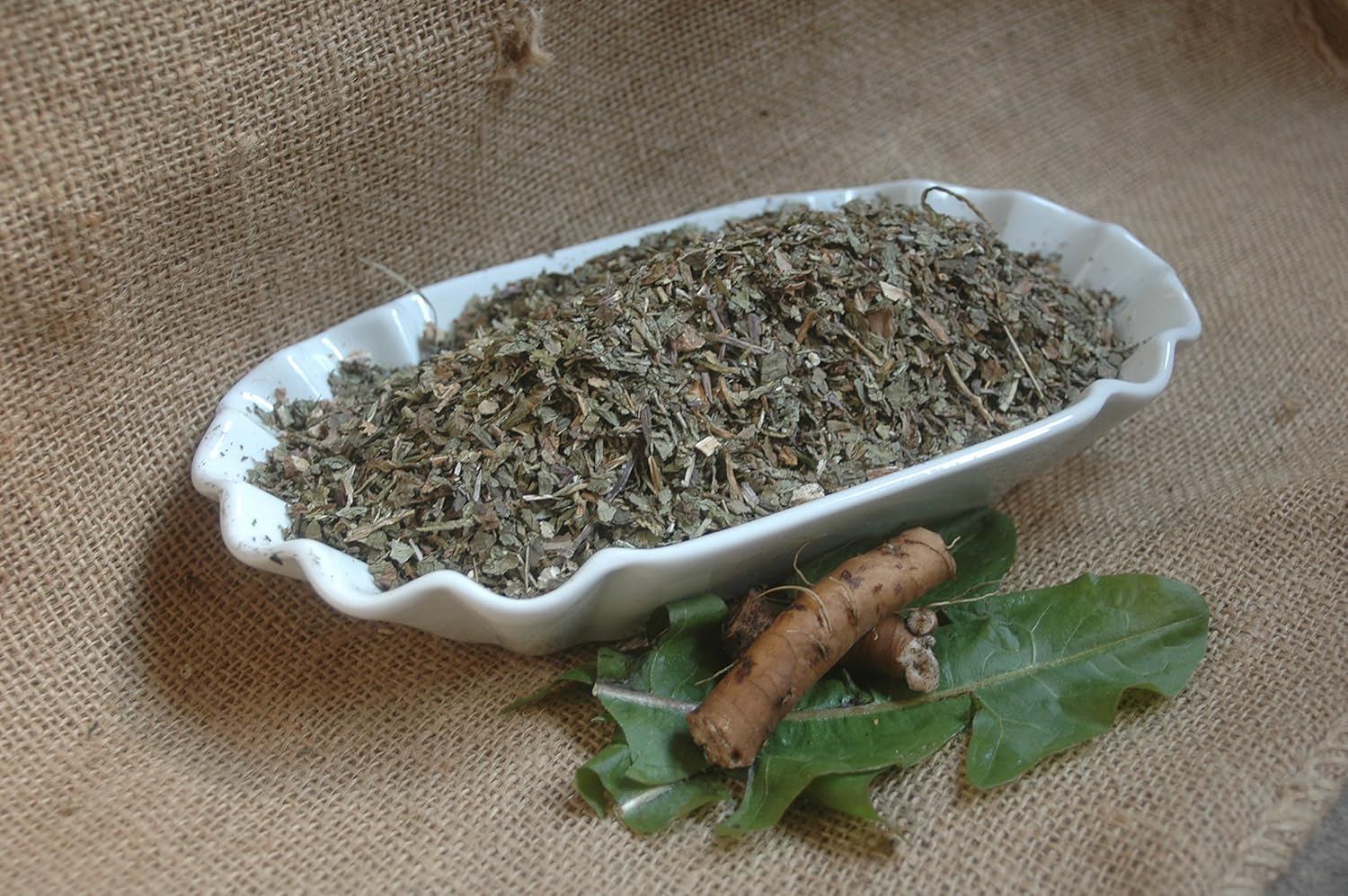 dandelion leaves and cut roots 100 g