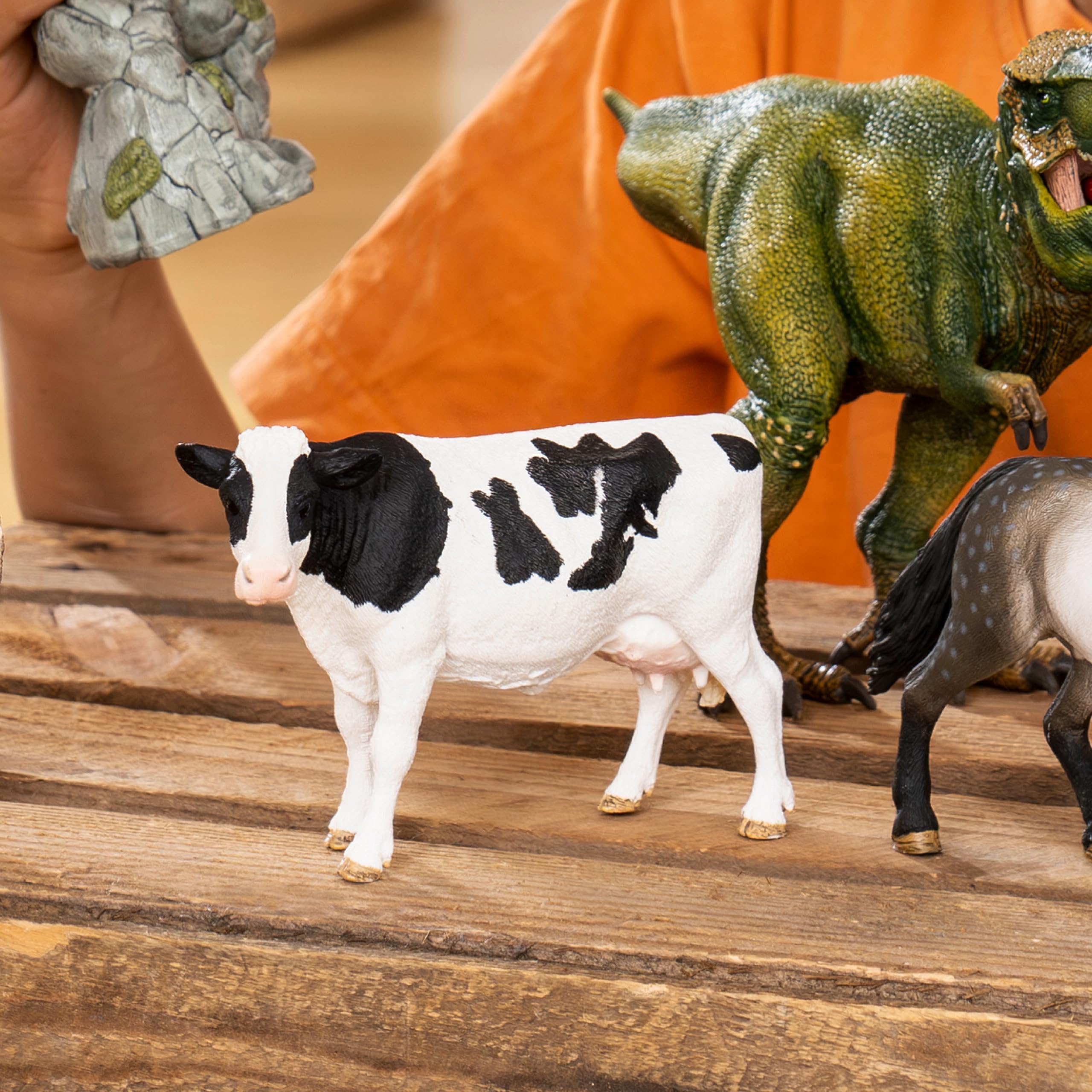 schleich FARM WORLD | Krowa holsztyńska 13797 | figurka zwierzęcia z farmy | szczegółowa figurka zwierzęcia | prezent dla dziewczynek i chłopców | zabawka farma od 3 lat | 13 x 6 x 8 cm