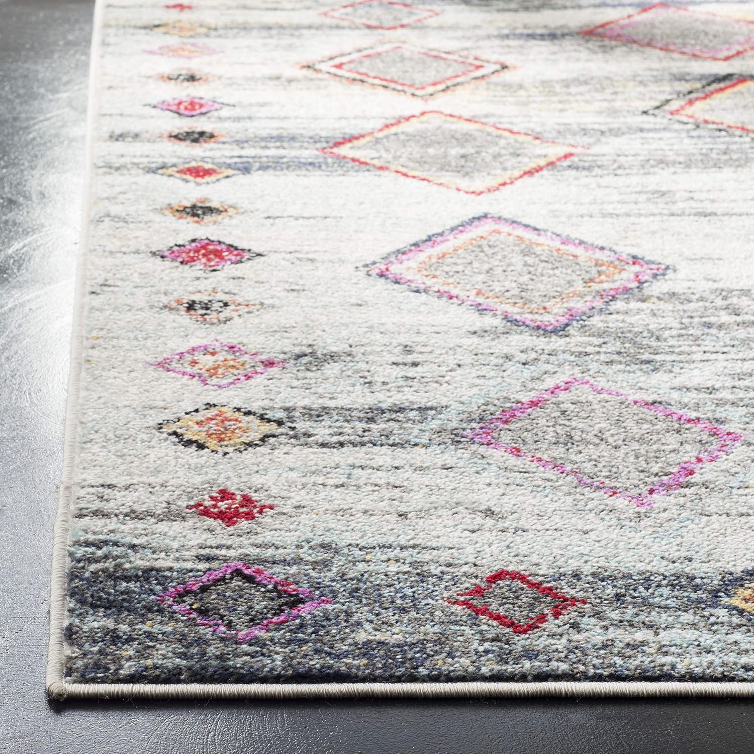 SAFAVIEH Adirondack Collection Runner Rug - 2'6" x 8', Light Grey & Red, Moroccan Boho Design, Non-Shedding & Easy Care, Ideal for High Traffic Areas in Living Room, Bedroom (ADR205F)
