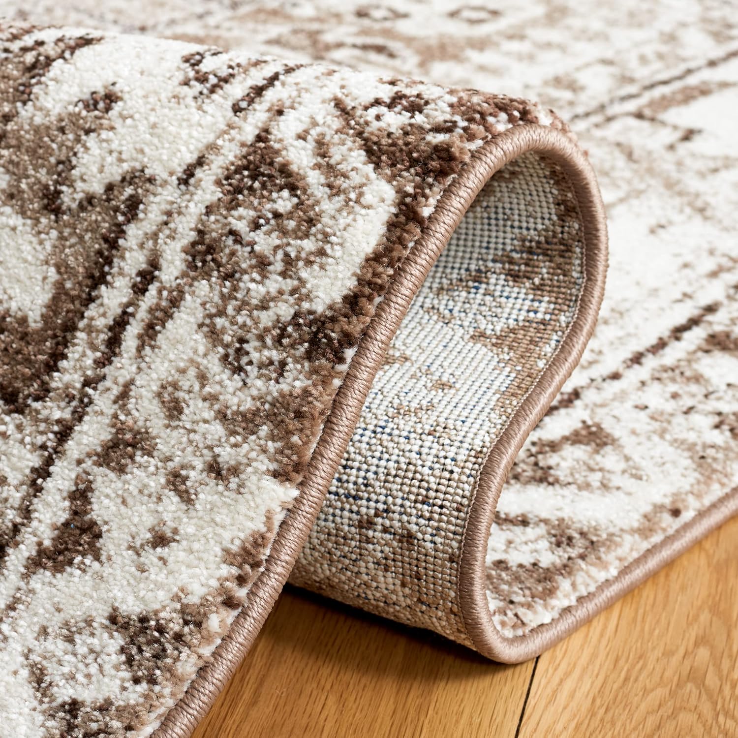 SAFAVIEH Vintage Hamadan Collection Area Rug - 6'7" Square, Brown & Ivory, Traditional Persian Design, Non-Shedding & Easy to Clean, Ideal for Living Room, Bedroom, Dining Space (VTH211T)