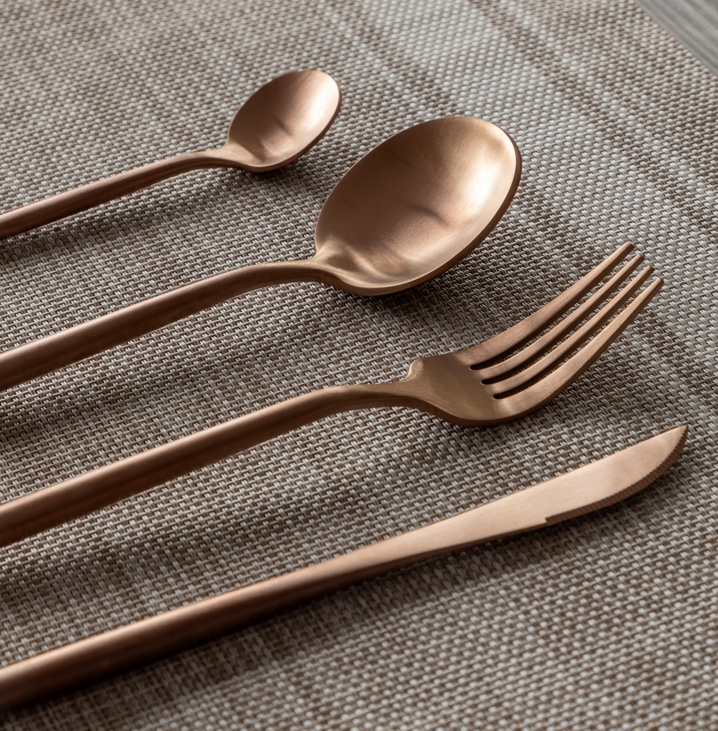 VIDI Ferro Set de Couverts Or Rose | Service de Table 6 Personnes | Couverts de luxe 24 pièces | Cuillères, Fourchettes, Couteaux, Cuillères à café | Acier inoxydable | Passe au Lave-vaisselle