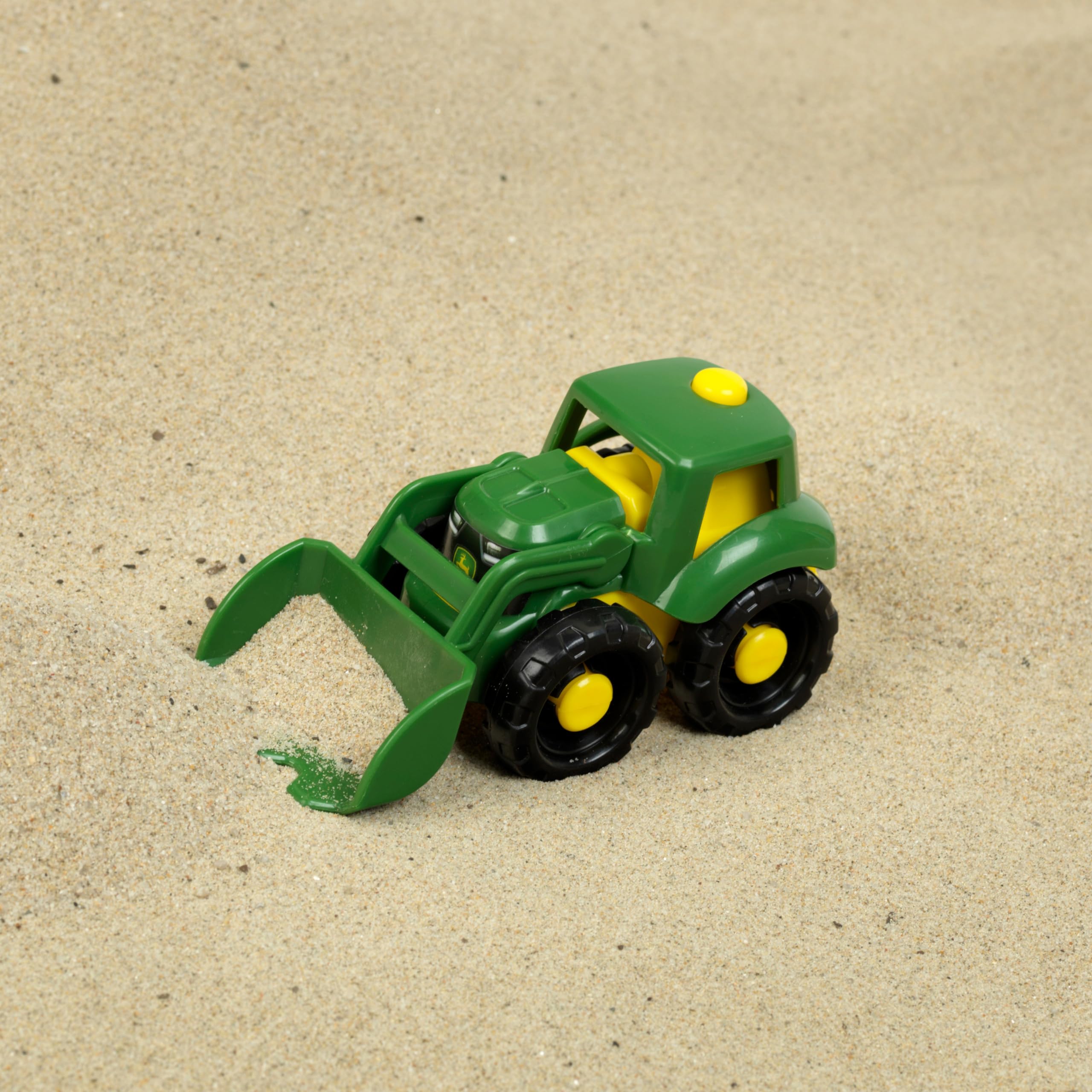 John Deere traktor, stabilny pojazd do piaskownicy, wykonany z wytrzymałego, nadającego się do recyklingu tworzywa sztucznego, zabawka dla dzieci od 18 miesięcy