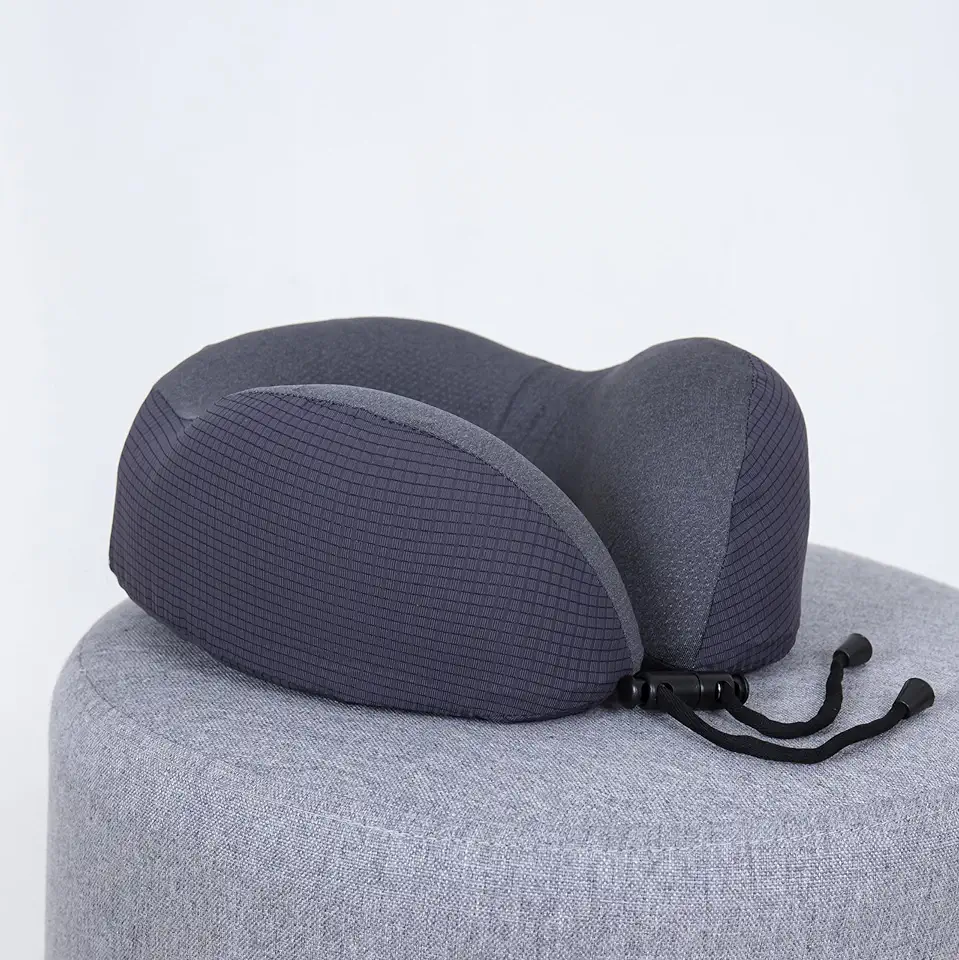 Travesseiro de Viagem - Off Night Cinza - I wanna sleep - Suporte Ergonômico Memory Foam, Compacto, Portátil e Versátil. Ideal para Viagens de Avião, Carro e Ônibus.