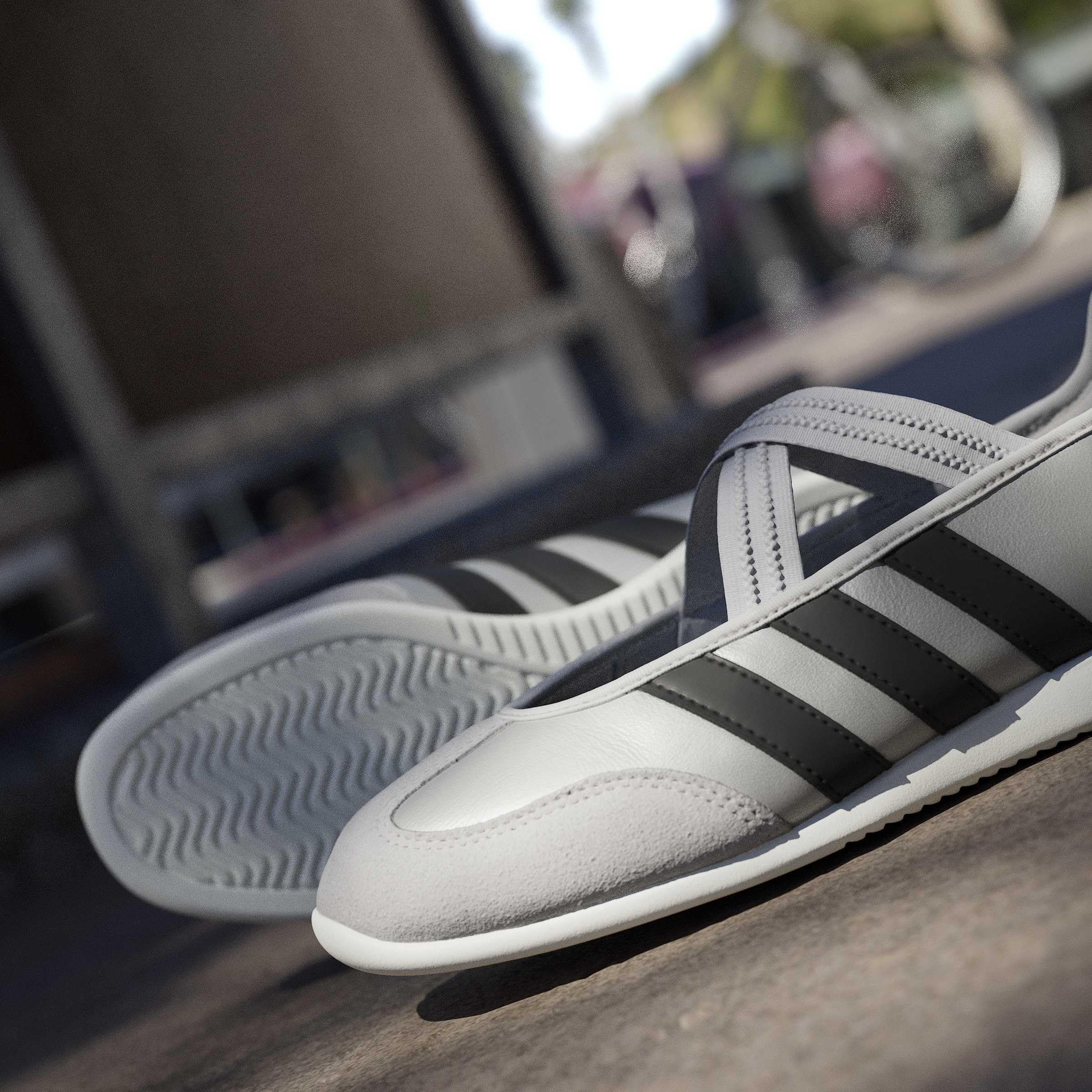 adidas Women's Chaussure BARREDA Mary Jane