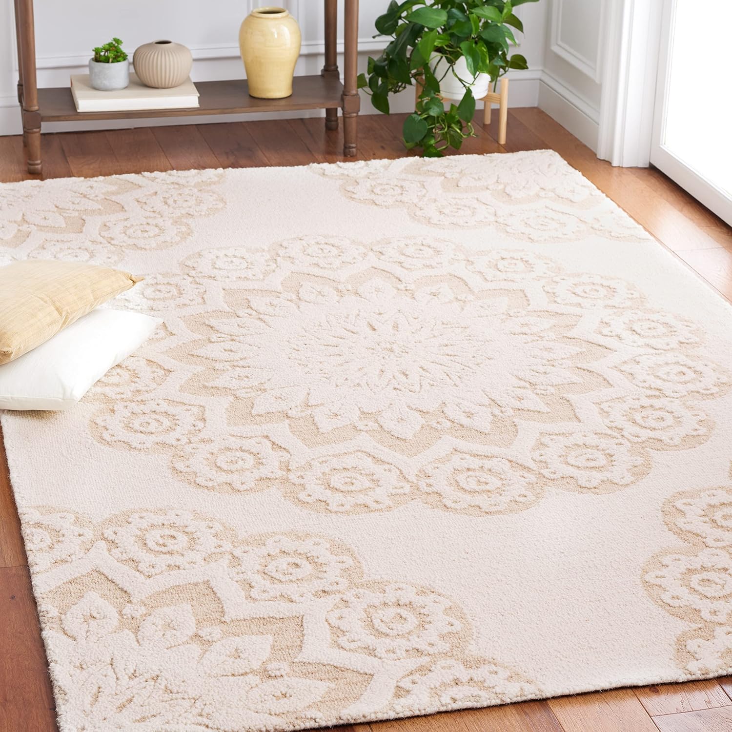 Ivory Floral Hand-Tufted Wool 4' x 6' Area Rug
