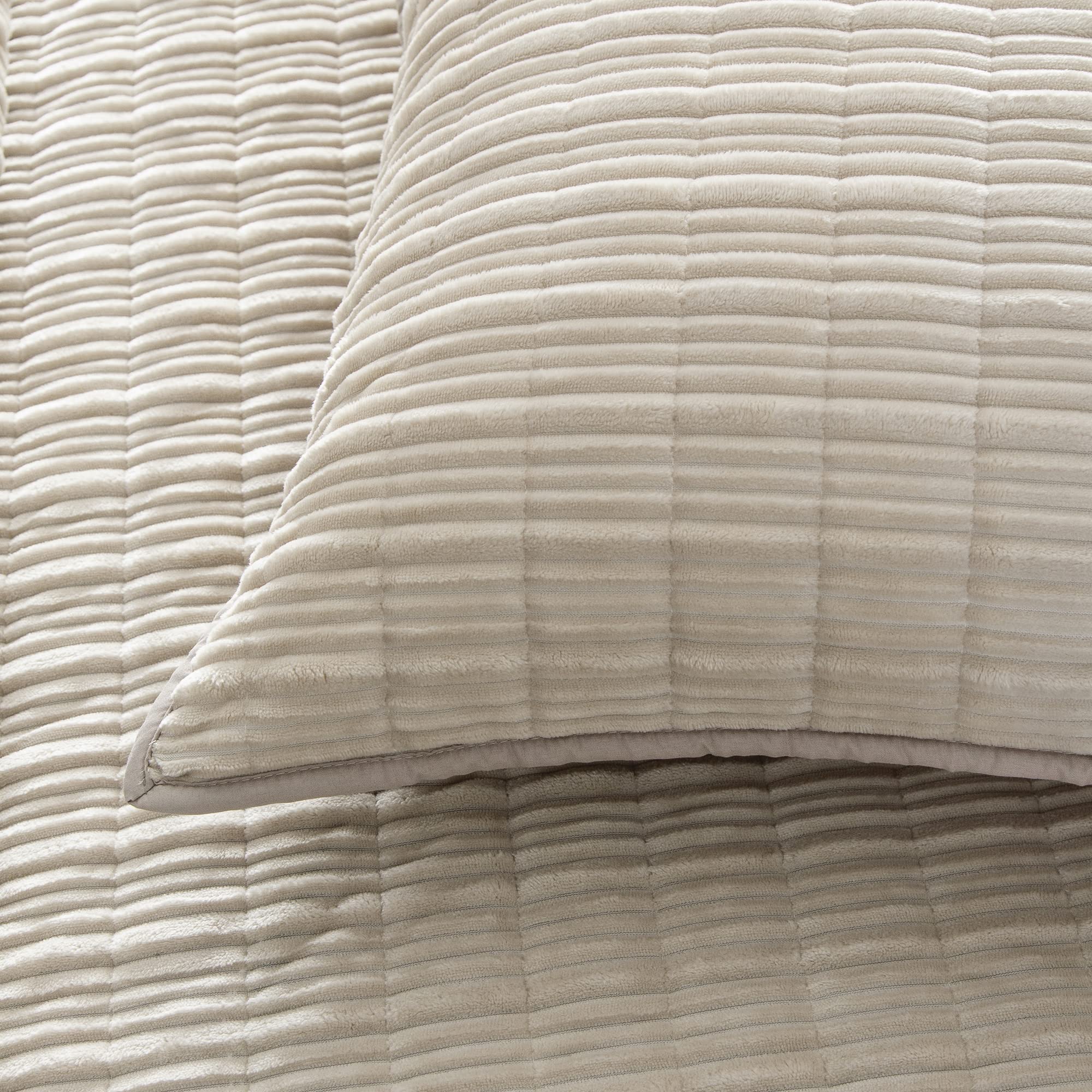 SHALALA Corduroy Velvet Quilt King Size 3 Pieces Bedding Set, Striped Bed Cover Cozy Bedspread Coverlet with 2 Matching Pillow Shams, Soft Lightweight Quilt Set for All Season(Beige, King)