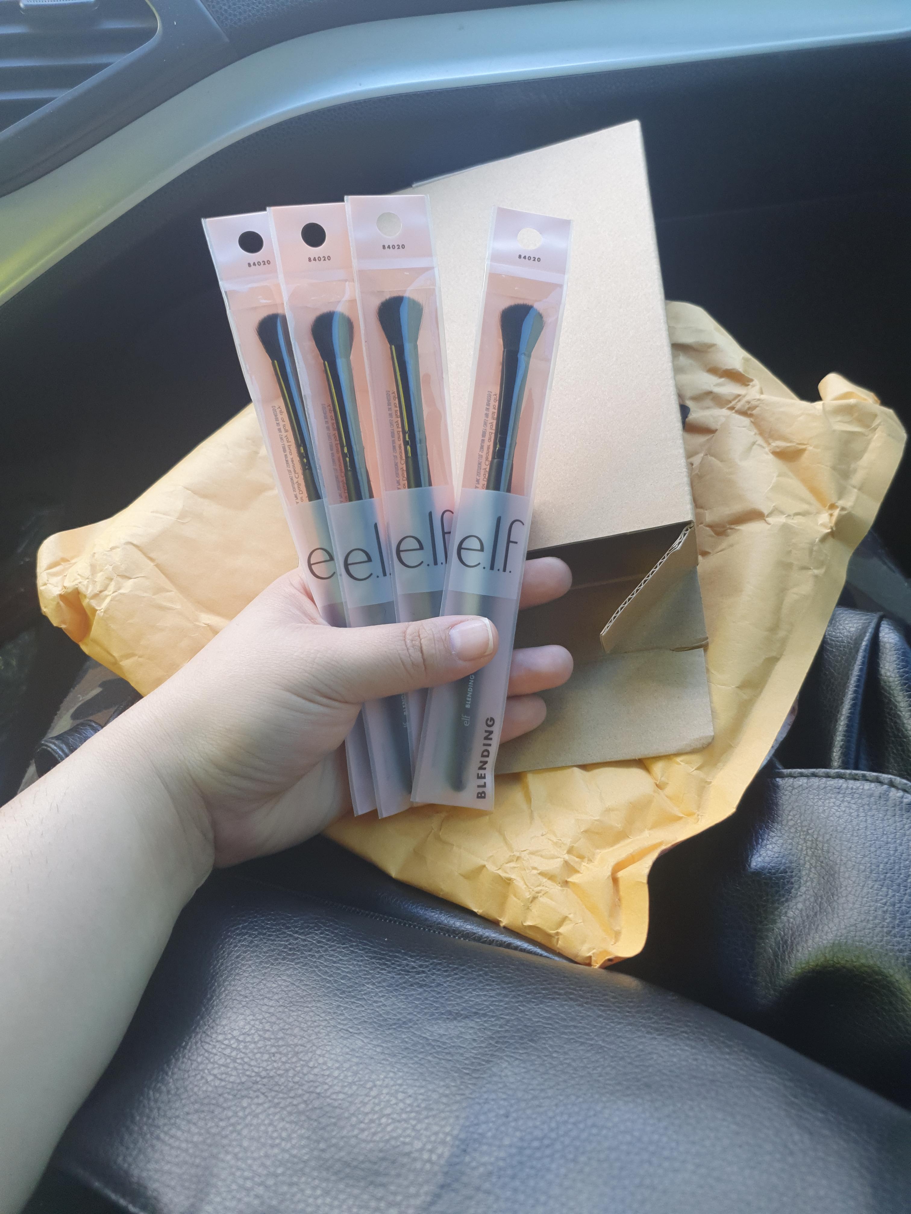 e.l.f. Blending Brush, Makeup Brush For Blending Eyeshadow & Concealer, Dome-Shaped, Made With Synthetic Bristles, Vegan & Cruelty-Free