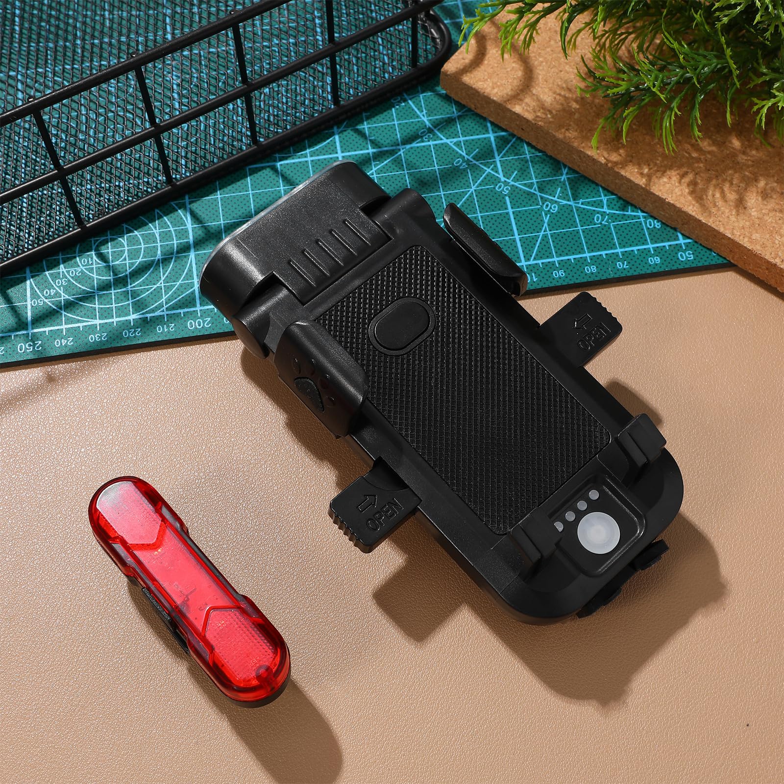 SECFOU Juego de Luces para Bicicleta de Montaña Faro Delantero Recargable USB, Luz Trasera, Soporte Ajustable para Teléfono de 4,5 a 6,5 Pulgadas y Batería Externa de 4000 Mah