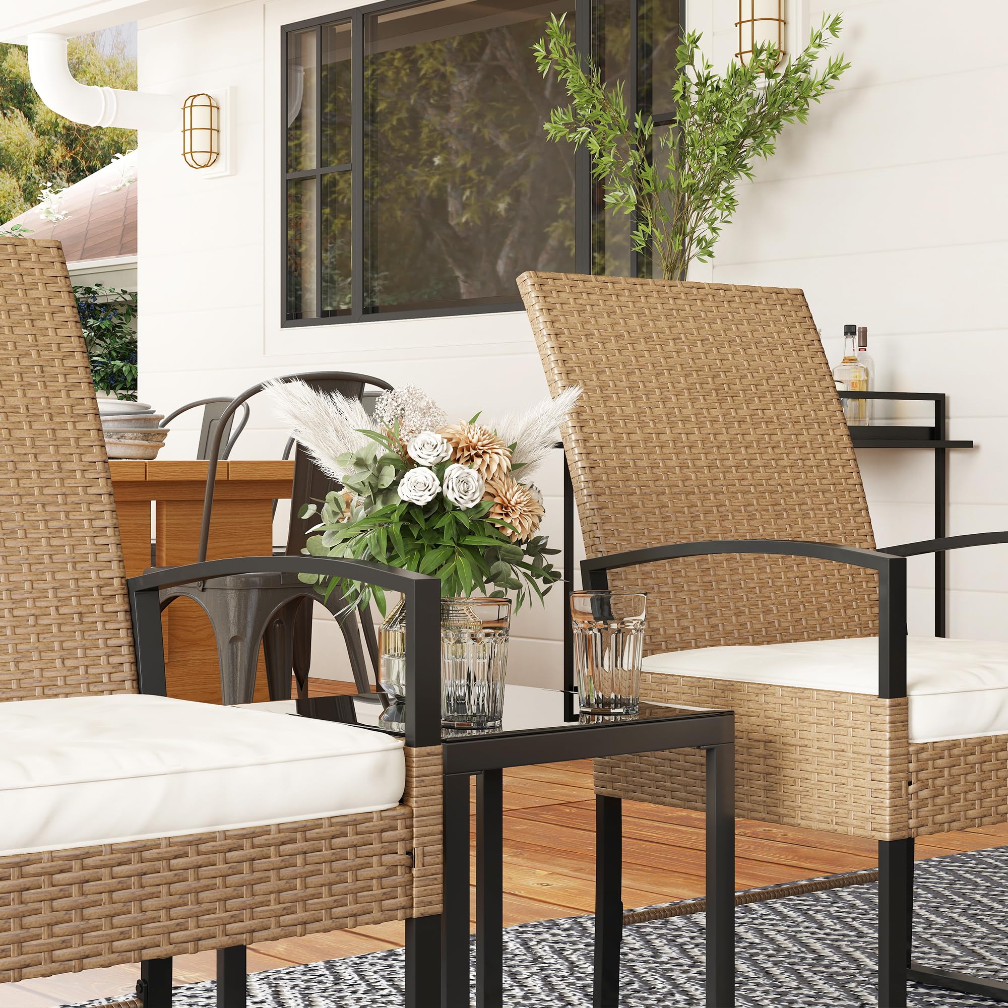 Outsunny Conjunto de Jardín Exterior de 3 Piezas con Respaldo Ajustable Juego de 2 Sillas y Mesa de Ratán con Cojines Acolchados y Encimera de Vidrio Templado para Balcón Terraza Beige y Blanco