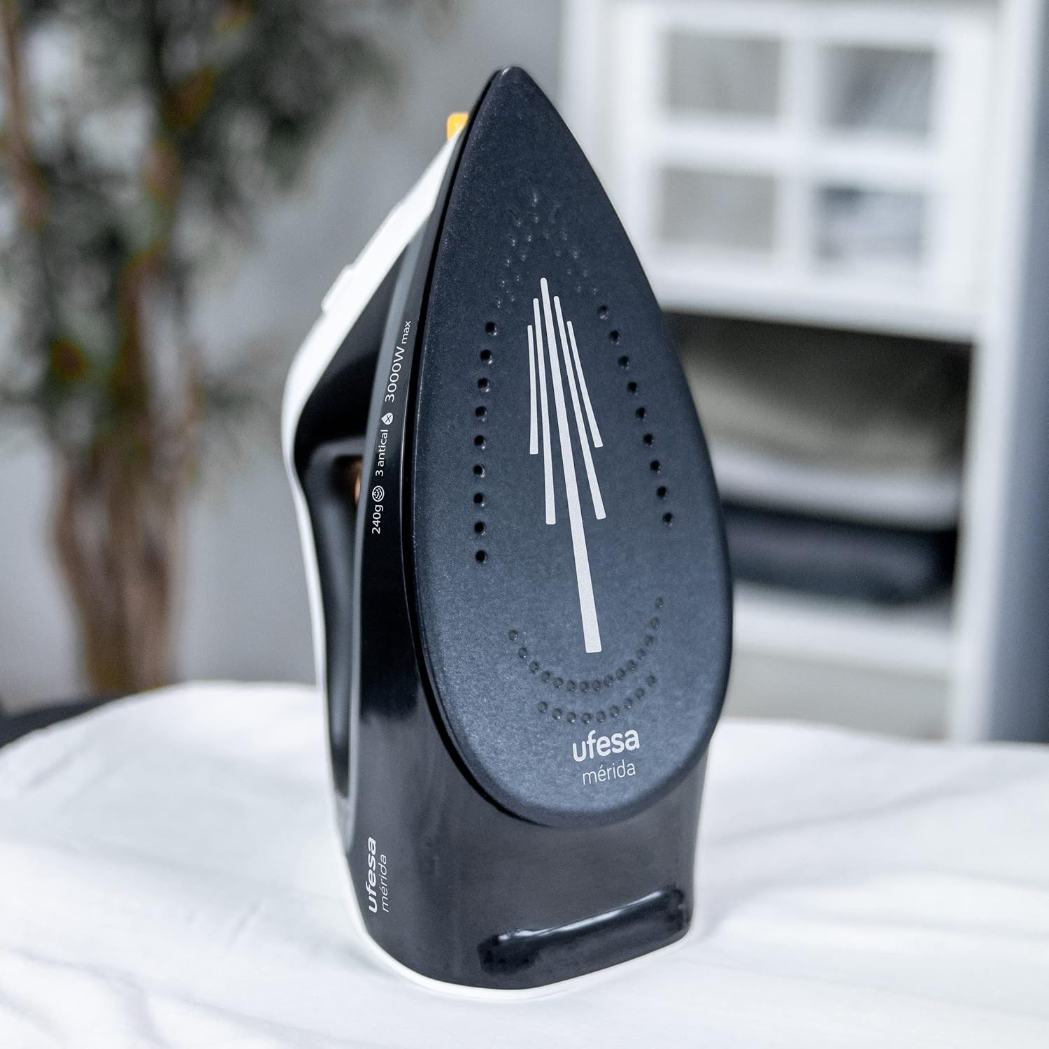 PV3650 Merida steam Iron, 3000 W, Ceramic Plate, Triple Anti-limescale System, steam Boost 240 g, Deposit 400 ml