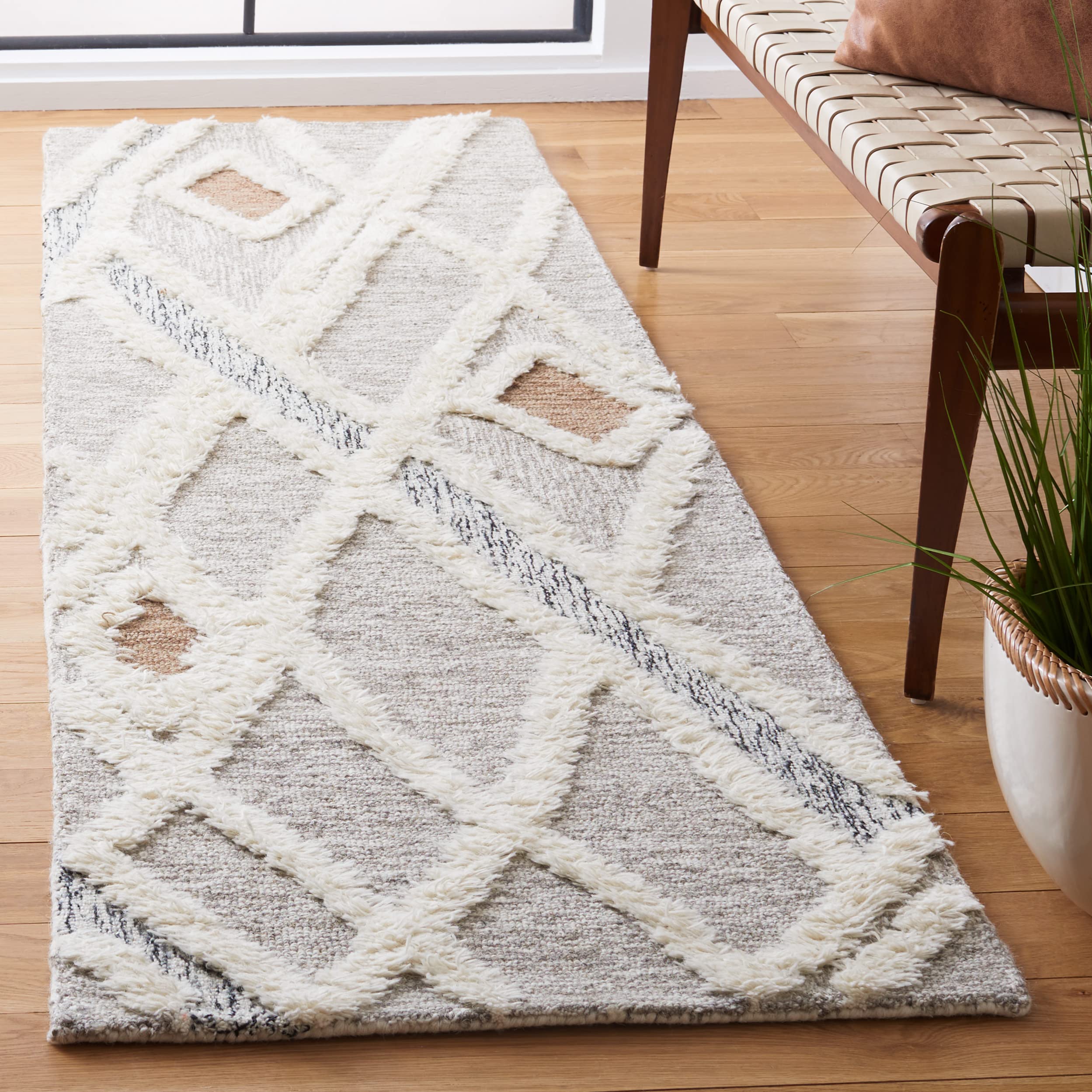 SAFAVIEH Boho Rug for Living Room, Dining Room, Bedroom - Casablanca Collection, Short Pile, in Grey and Ivory, 69 X 183 cm