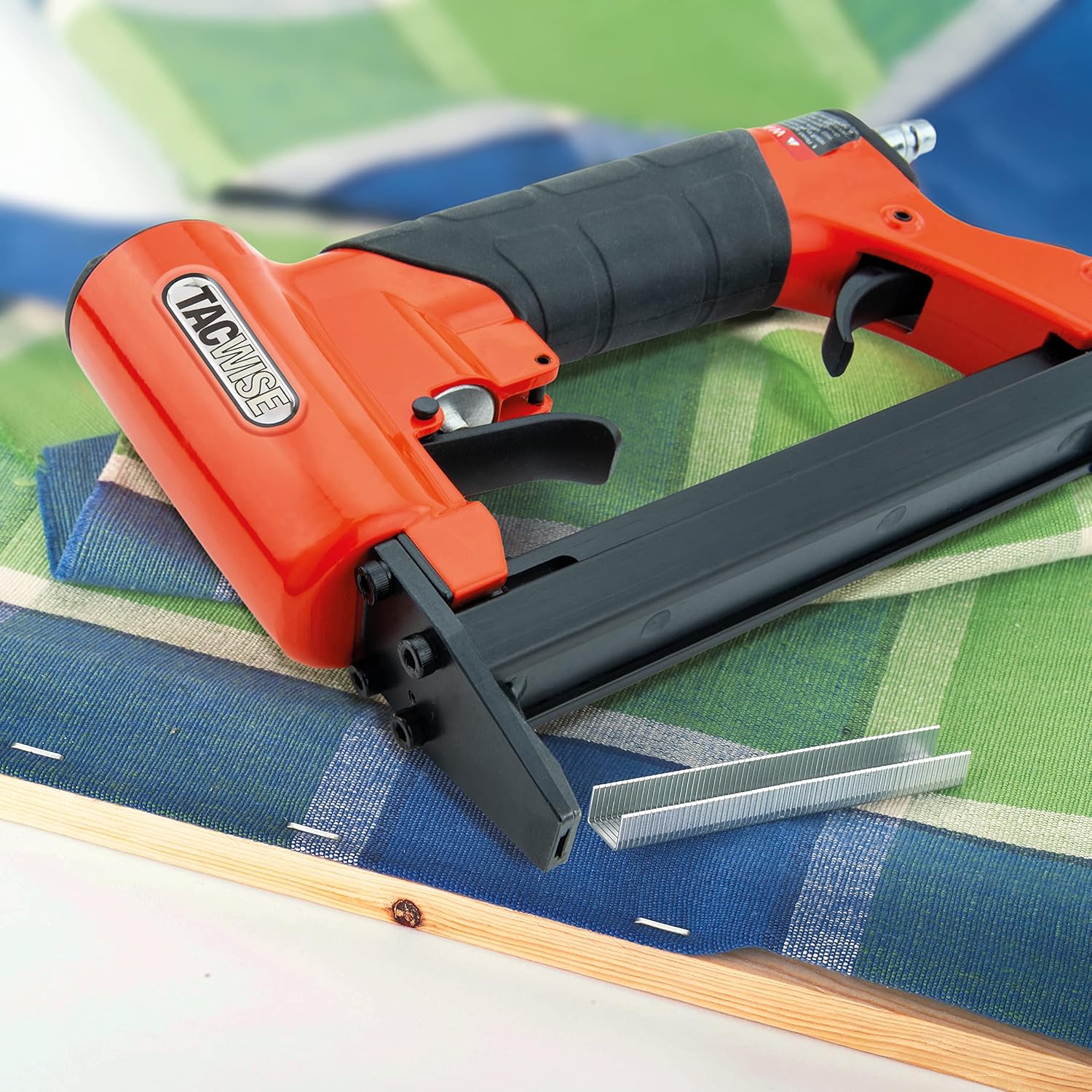 Tacwise A7116V Pneumatic Upholstery Stapler, Uses Type 71 Staples from 4 to 16 mm