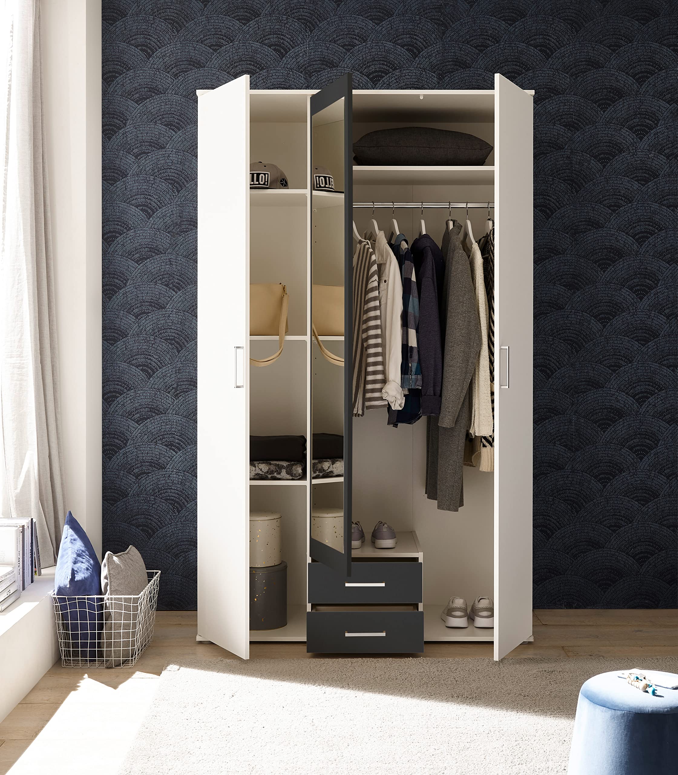 AVANTI TRENDSTORE Hanu - Armadio in legno laminato composto da 2 ante a battente, 1 anta a battente specchiata e 2 cassetti, disponibile in tre colori. Dimensioni LxAxP 120x196,3x53,5 cm