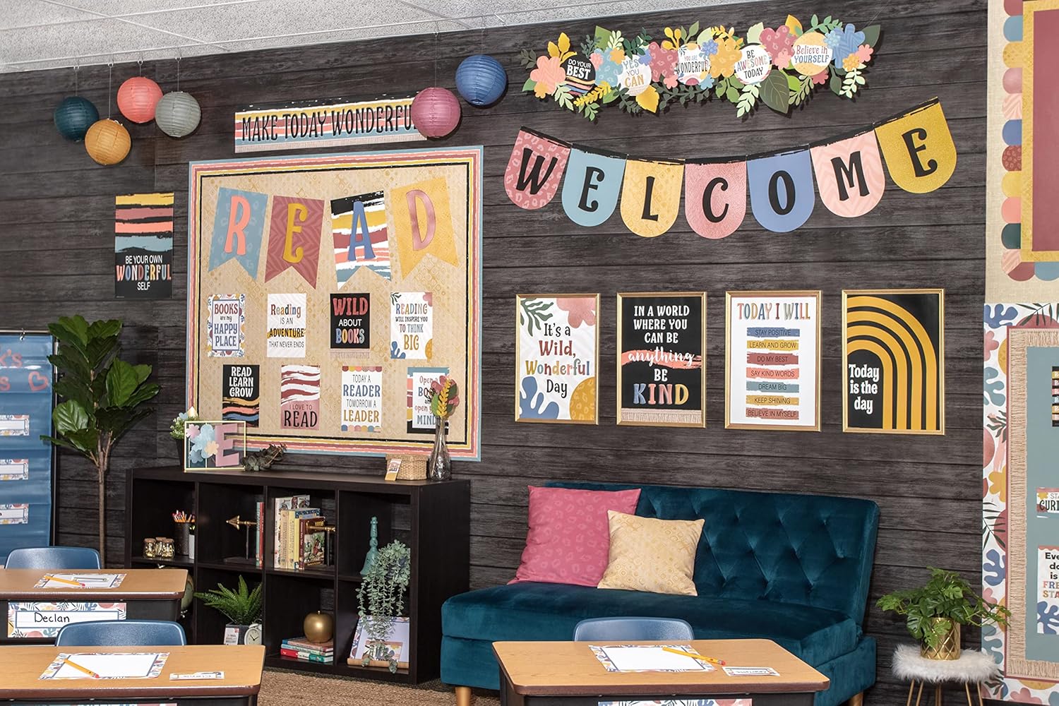 Teacher Created Resources Wonderfully Wild Welcome Bunting Bulletin Board (TCR6677)