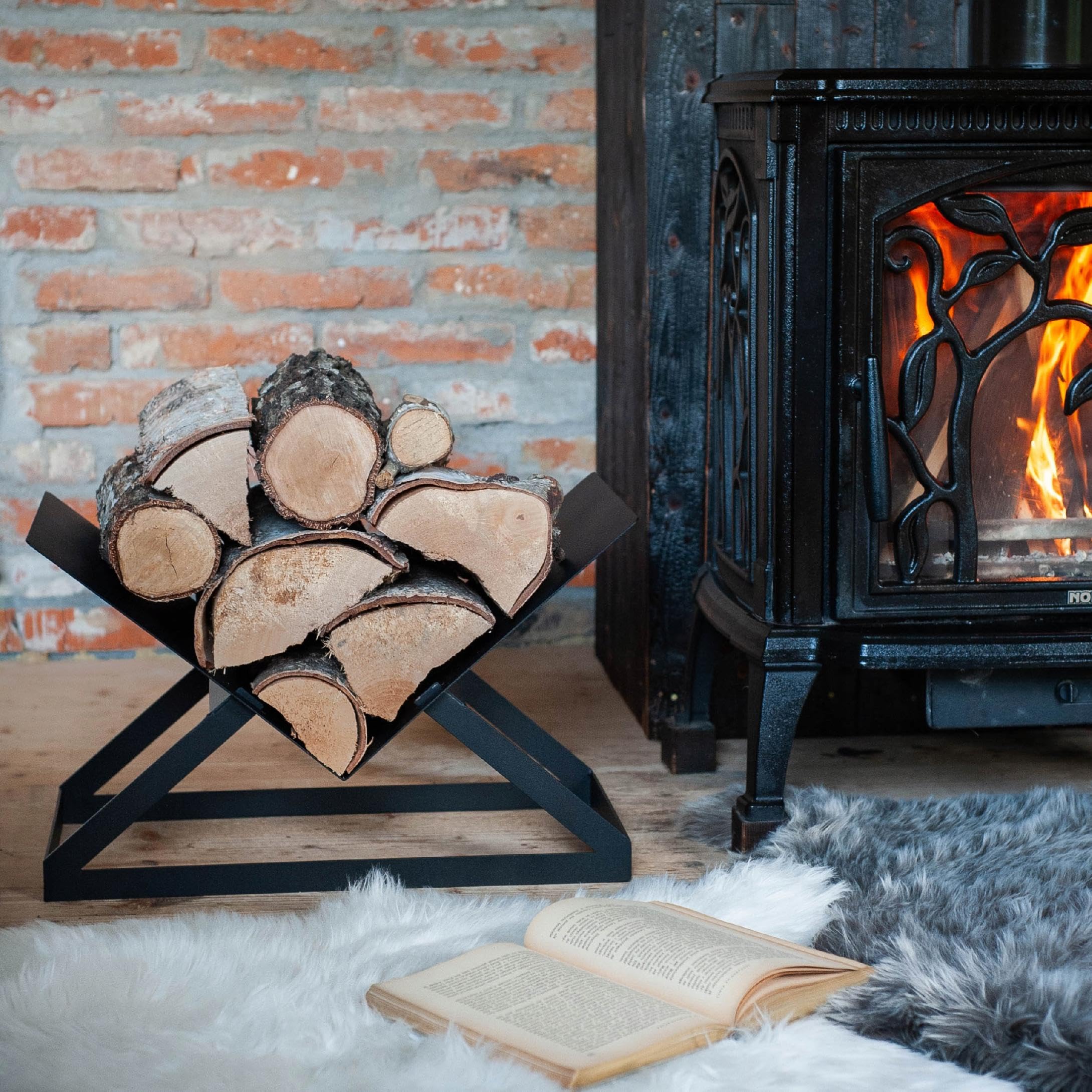 Kapaga – Dreieckiger Kaminholzständer aus Metall, Kaminholzregal 26x37,5x55 cm, Holzlager innen, geschweißt – sofort einsatzbereit, pulverbeschichtet, Feuerholzständer, Brennholzkorb - Schwarz