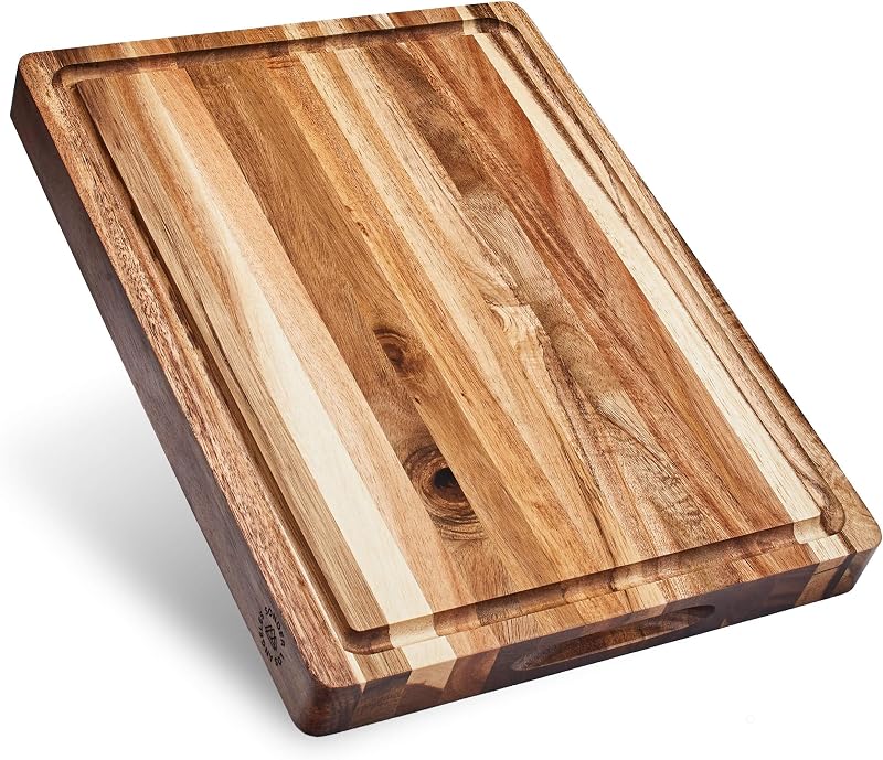 Sonder Los Angeles Winsome Tabla de cortar de madera de acacia, 16 x 12 x 1,5 pulgadas | No tóxico, grano de borde, ranura para jugo, compartimento de clasificación para embutidos y preparación de comidas, asas integradas, caja de regalo, 6 libras