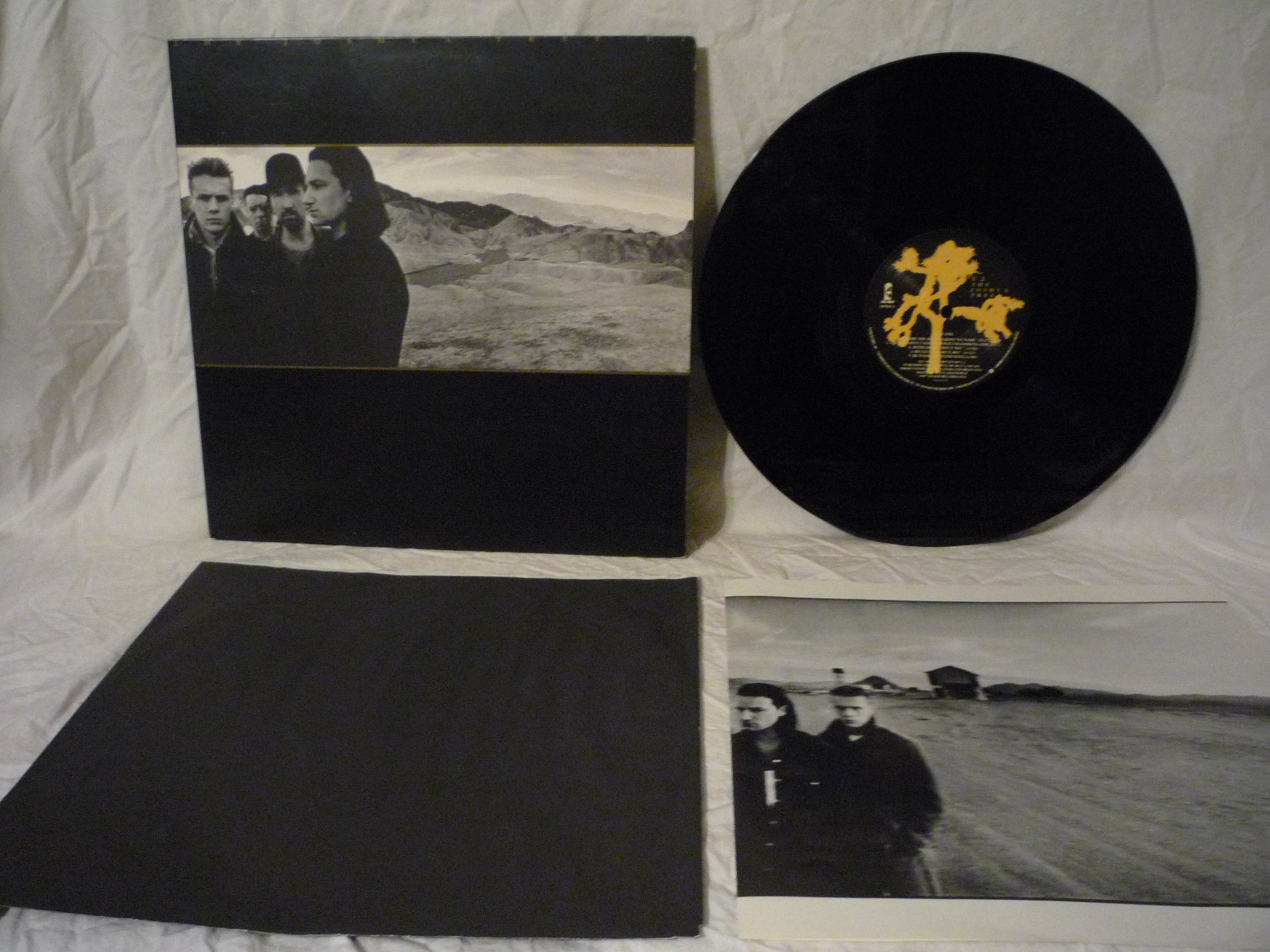 Amazon.com: U2 - The Joshua Tree Label: Island Records - 90581-1