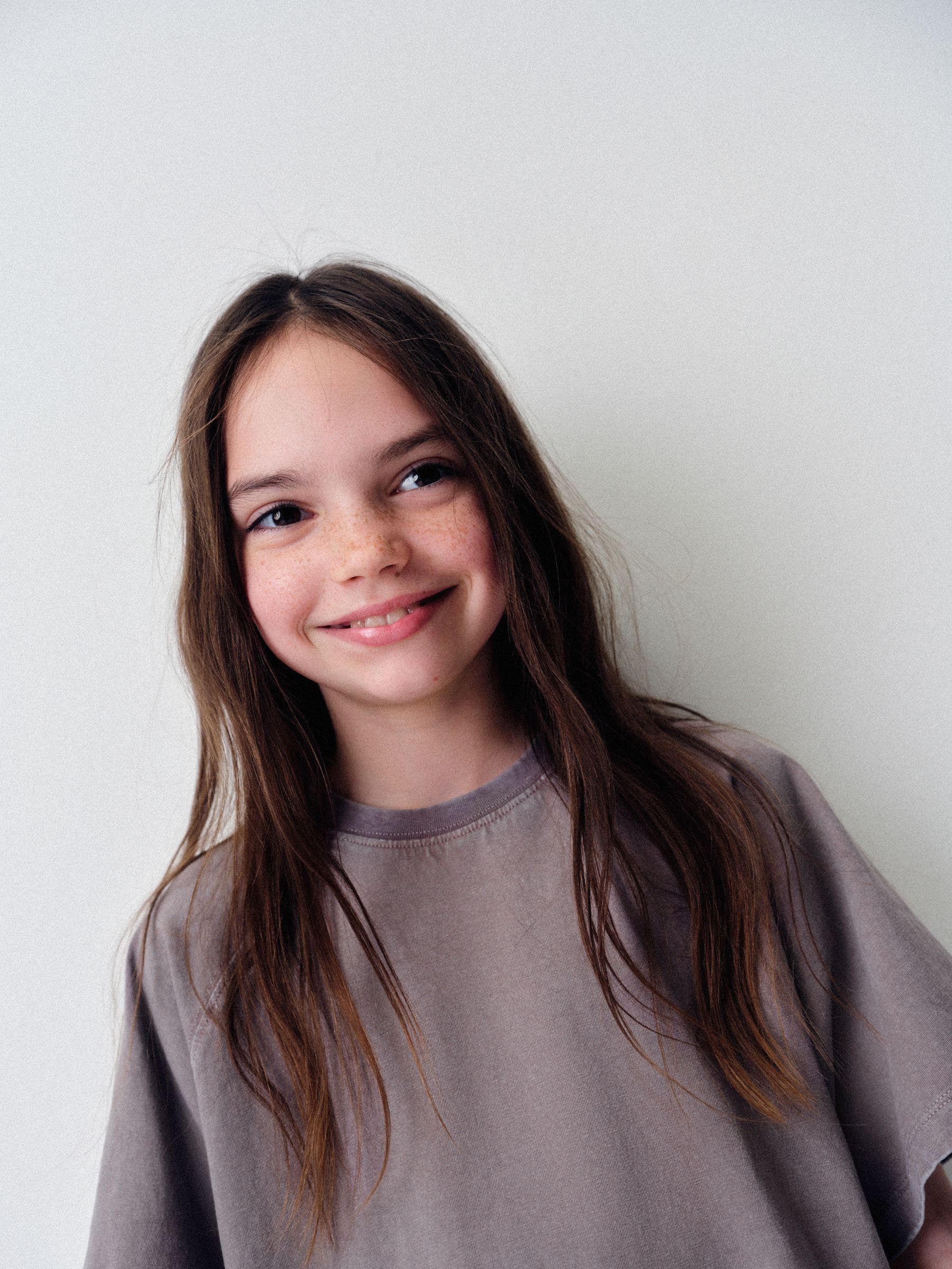 THE SET Mädchen Kurzarm-T-Shirts aus gewaschenem Jersey und ausgestellte gerippte Leggings, 2er-Pack