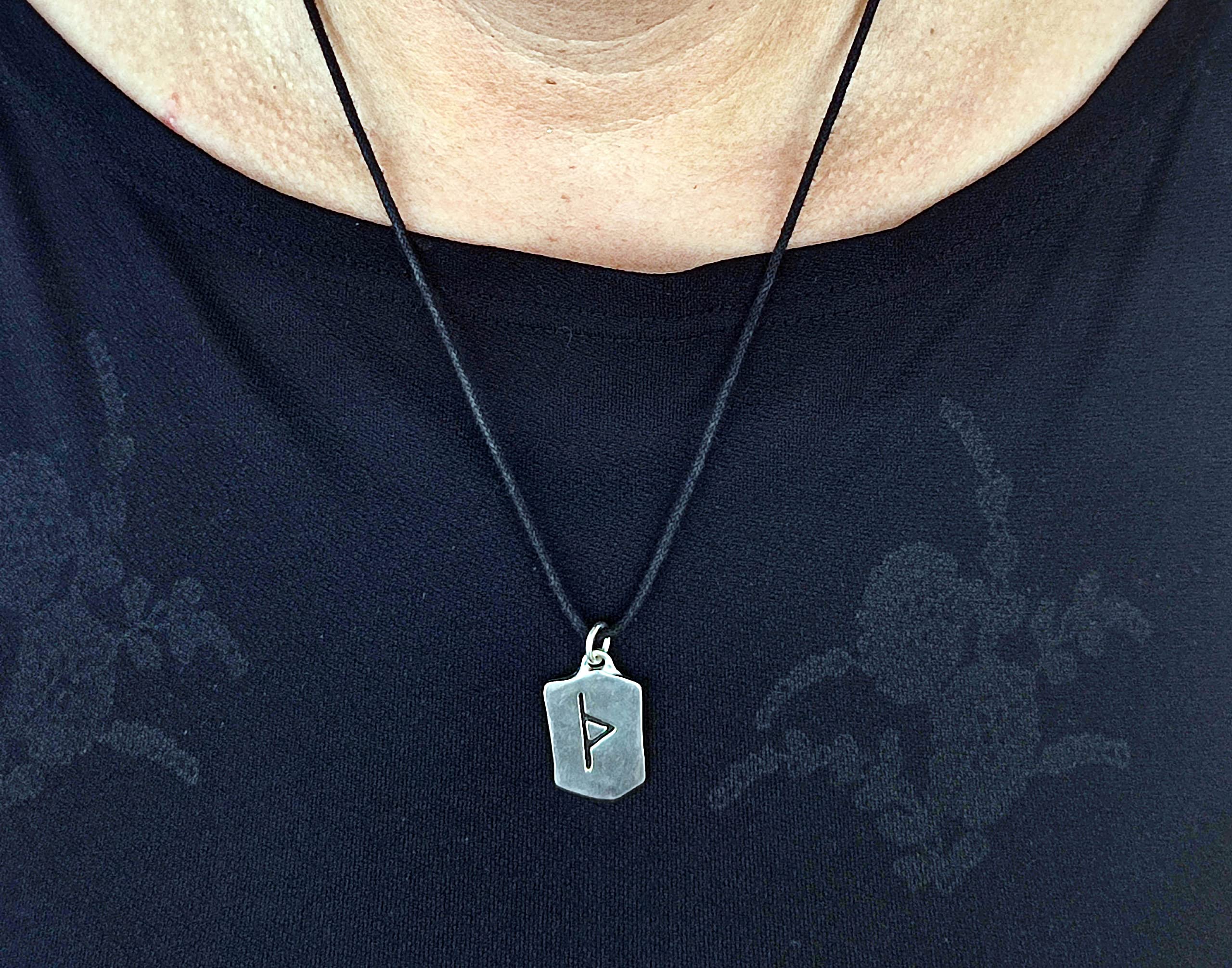 Kiss of Leather Runen Anhänger Thurisaz aus 925 Sterling Silber mit Baumwollband SI. 300