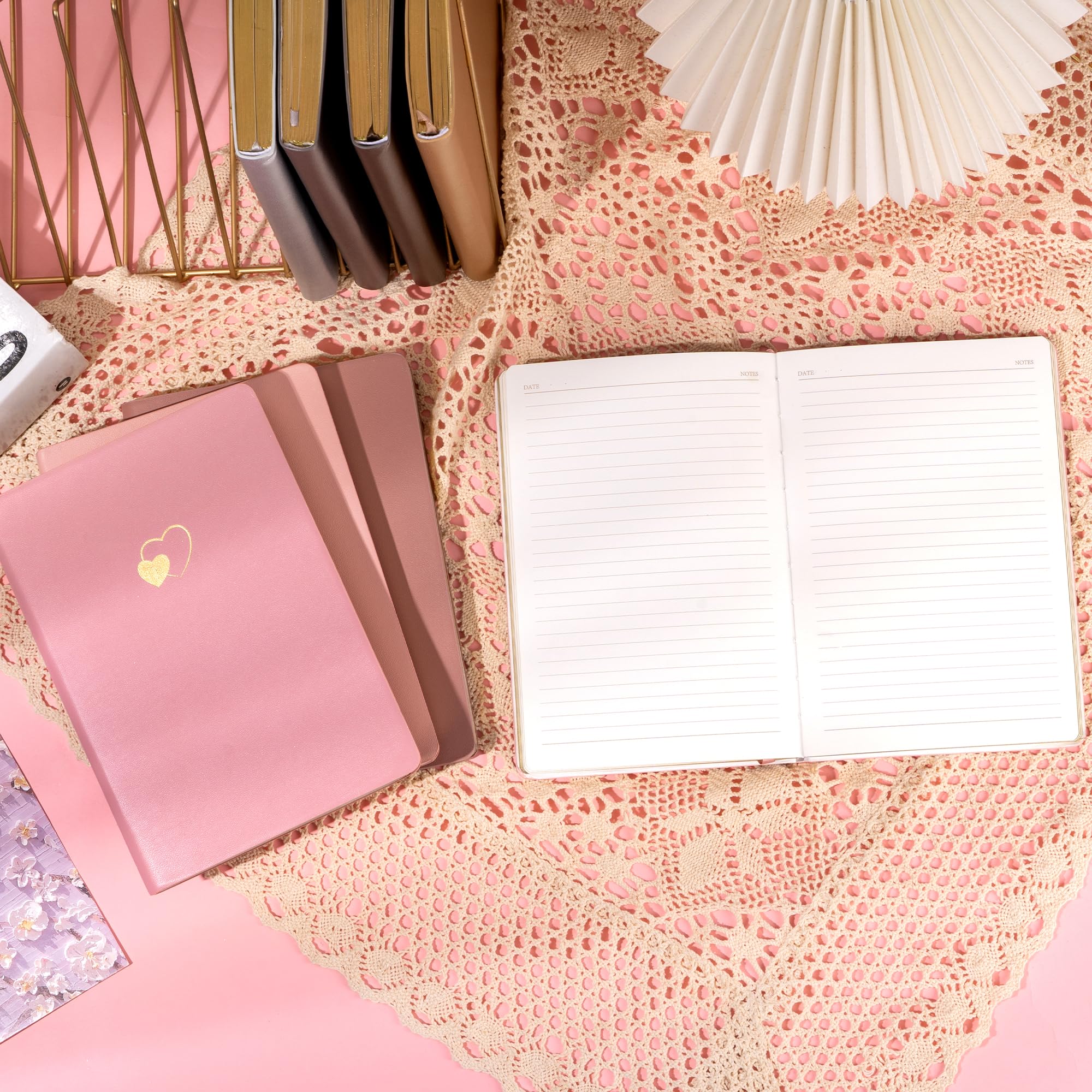 CAGIE Pack de 4 cuadernos con forro para mujeres y niñas, 256 páginas con diario de piel en forma de corazón para escribir A5, cuaderno de tapa blanda para la escuela de trabajo (gradiente rosa, A5)