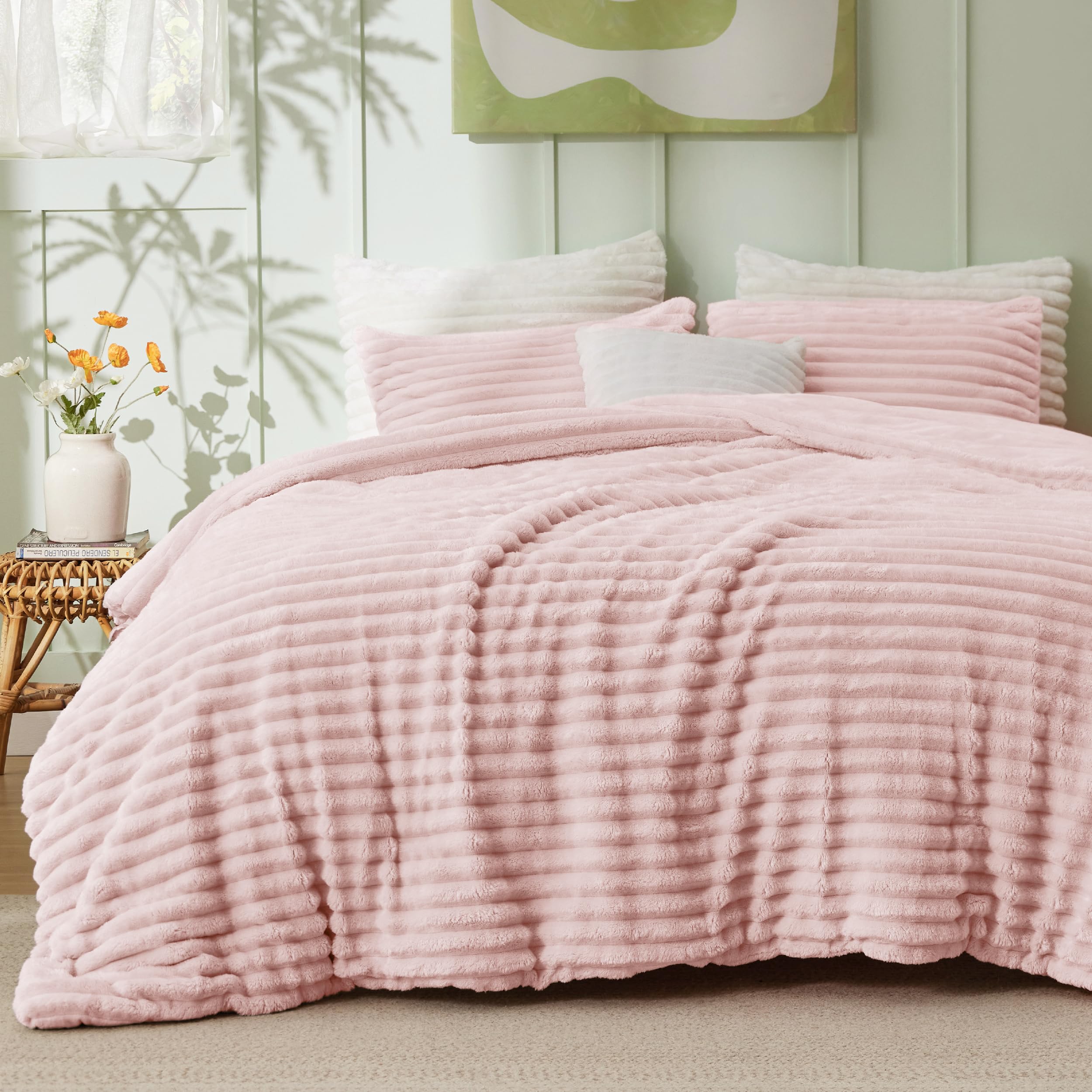 Bedsure Fluffy Comforter Set King Size - Super Soft Faux Fur Bed Set Pink, All Seasons Warm Plush Fleece Bedding, 3 Pieces, 1 Shaggy Fuzzy King Comforter with 2 Pillowcases